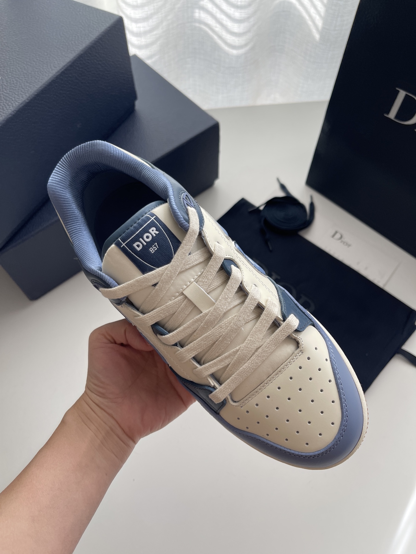 Bagsaaa D10r B57 Dribble Low-Top Sneaker Blue and Cream Smooth Calfskin with Blue Suede