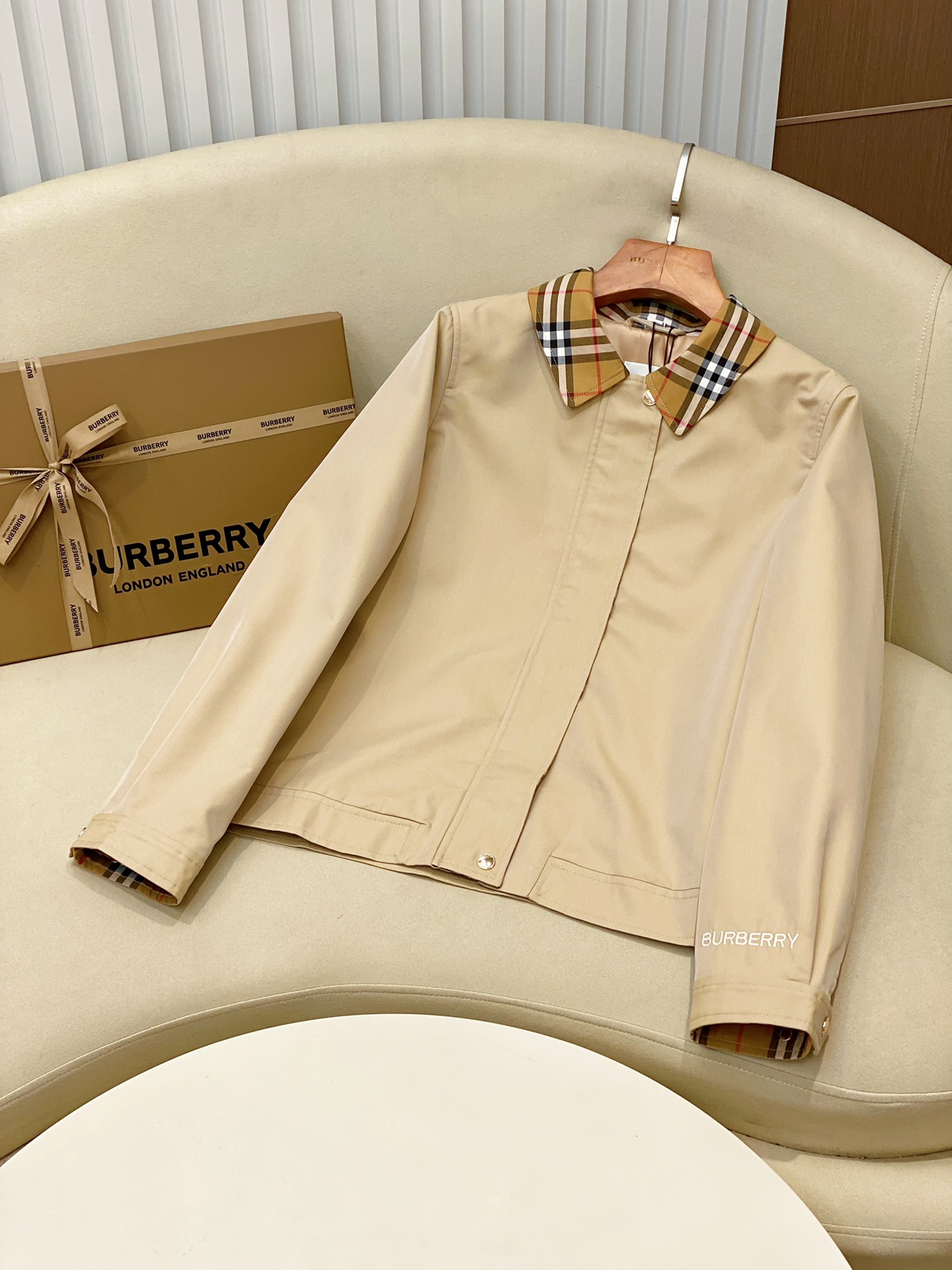 Bagsaaa Bv*b*rry Lily jacket logoprint beige