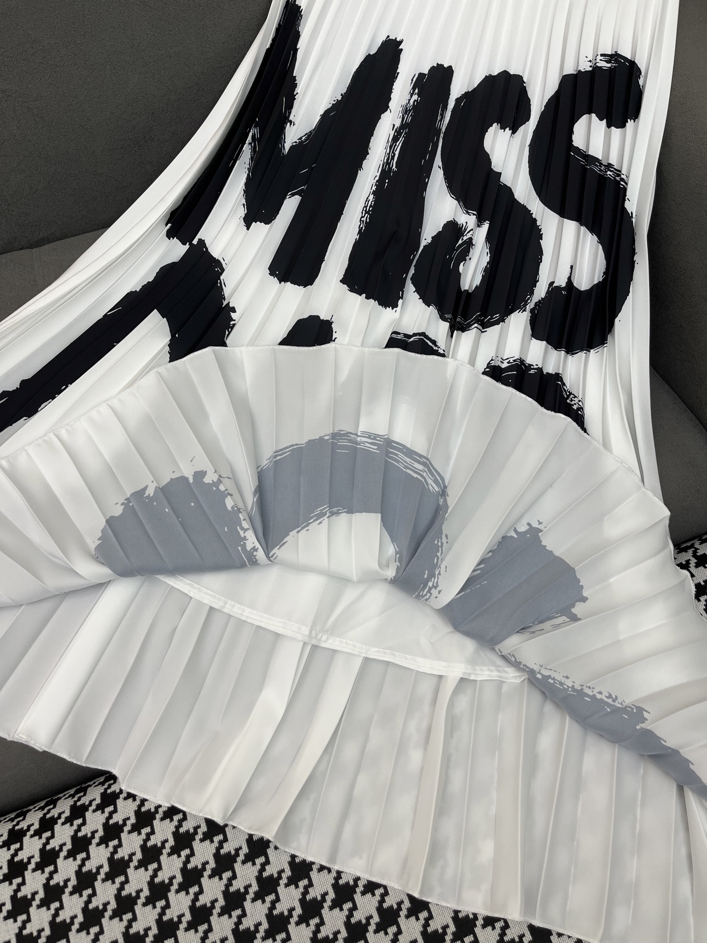 Bagsaaa Miss D10r Long Skirt White