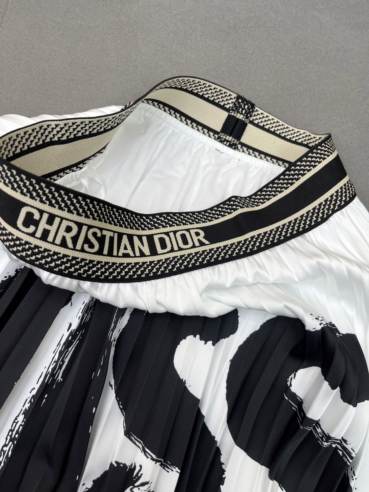 Bagsaaa Miss D10r Long Skirt White