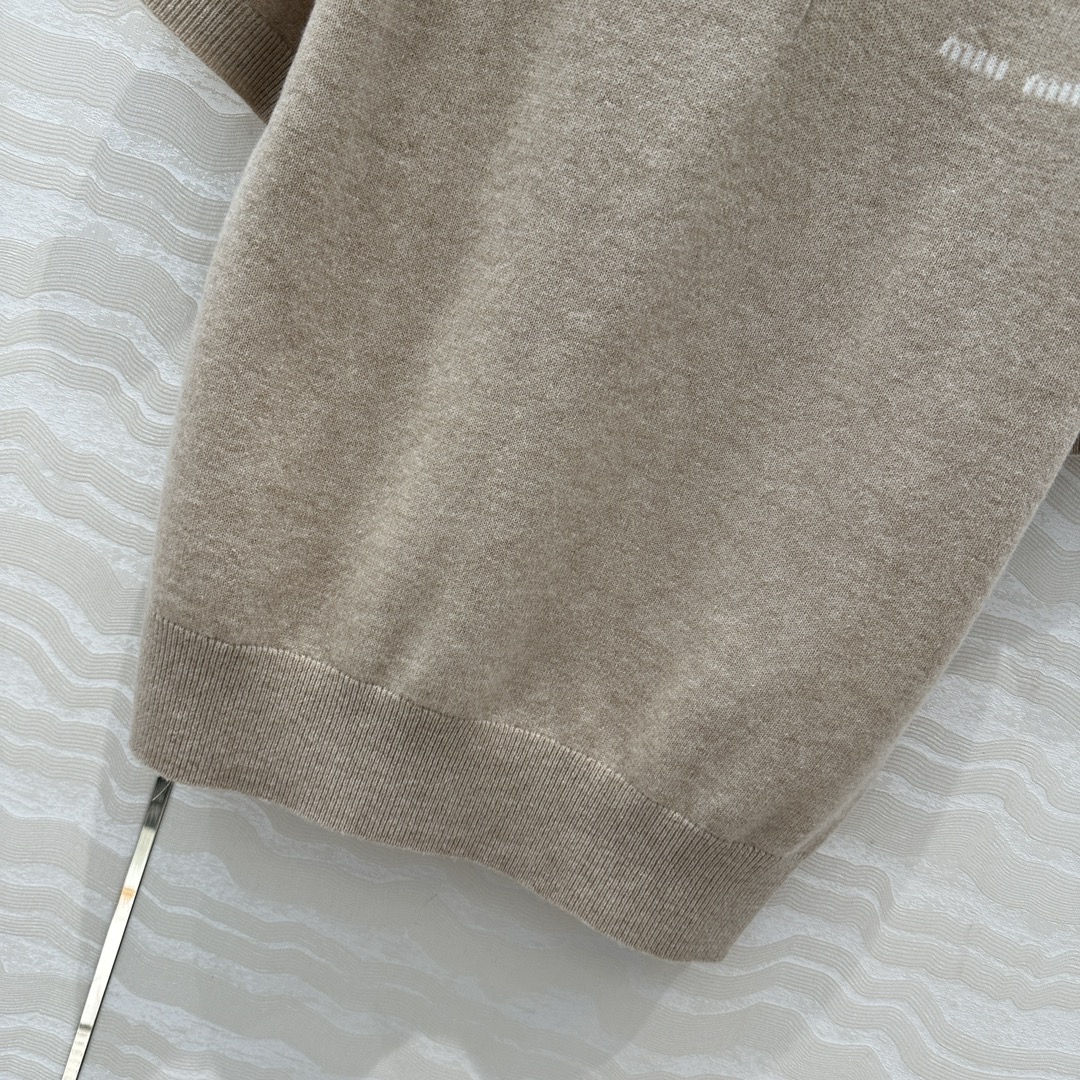 Bagsaaa Miu Miu Cashmere polo sweater beige