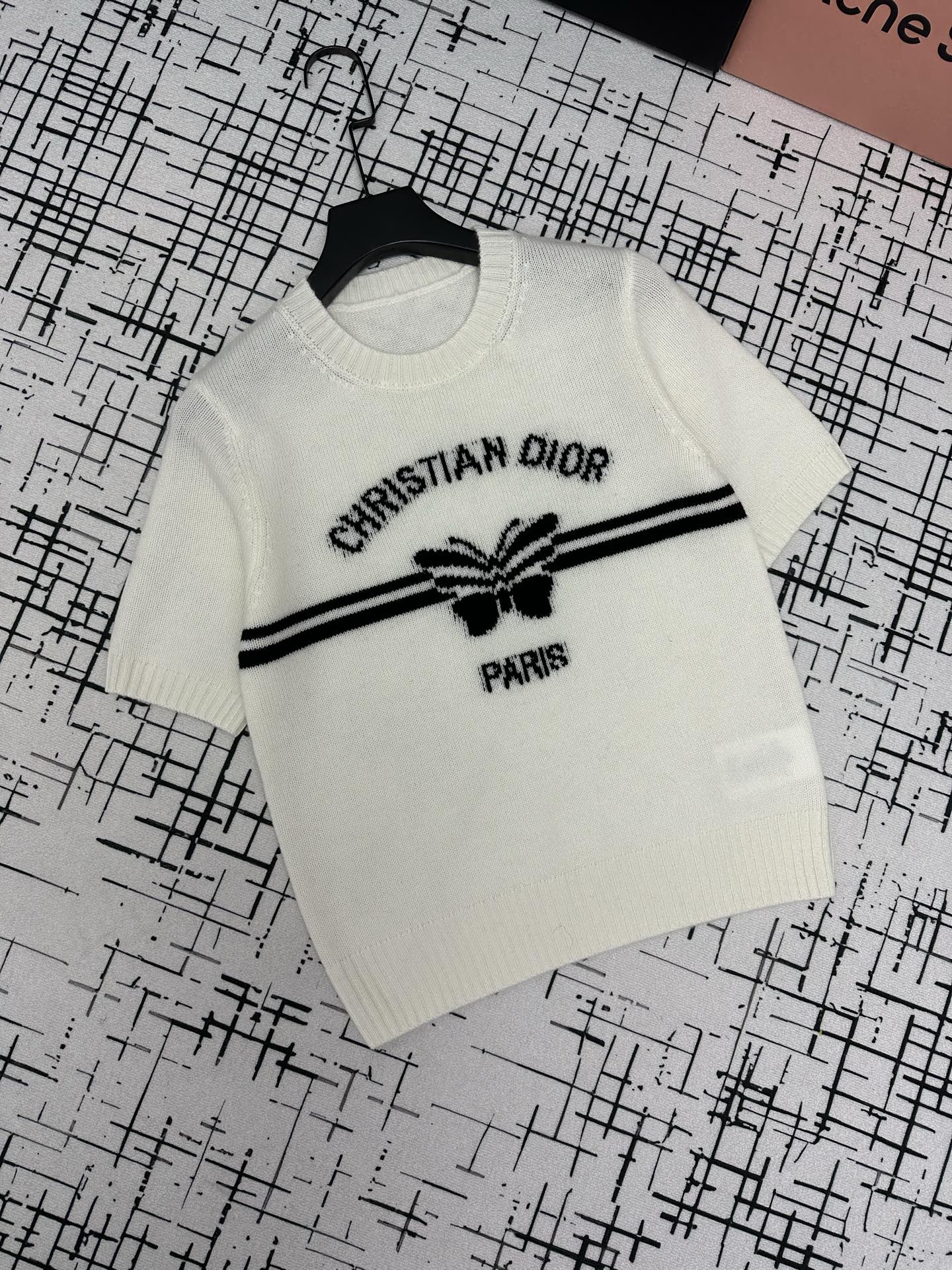 Bagsaaa D10r Short-Sleeved Sweater White Cashmere Knit with Black Chr1st1an D10r Papillon Motif