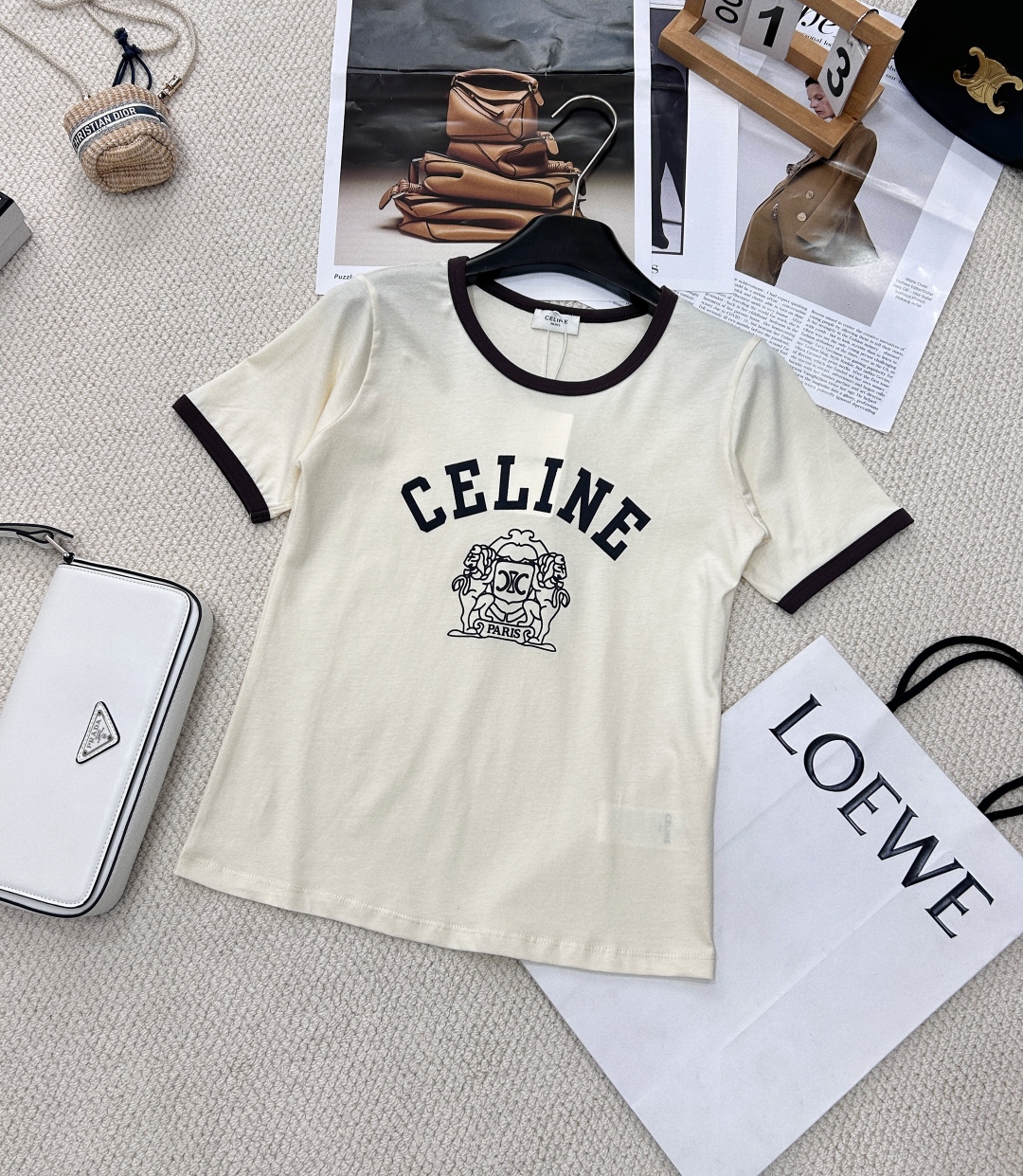 Bagsaaa Ce1i*e blason 70's t-shirt in cotton jersey beige & cacao