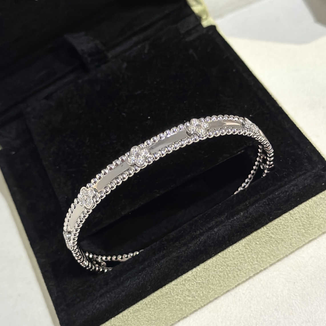 Bagsaaa VCA Perlée sweet clovers bracelet medium model silver