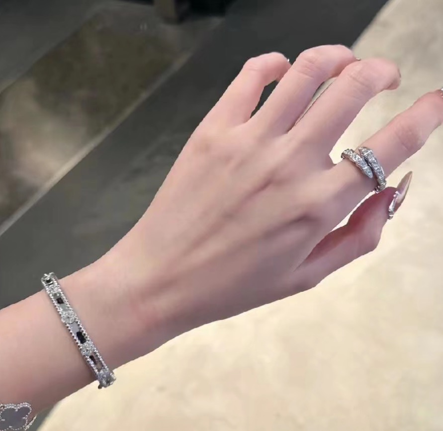 Bagsaaa VCA Perlée sweet clovers bracelet medium model silver