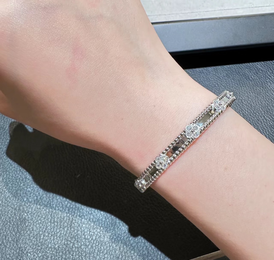 Bagsaaa VCA Perlée sweet clovers bracelet medium model silver
