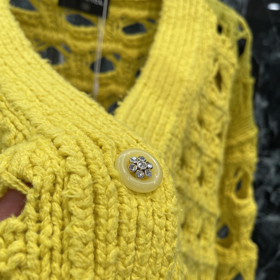 Bagsaaa Ch**el Cardigan Yellow P78360