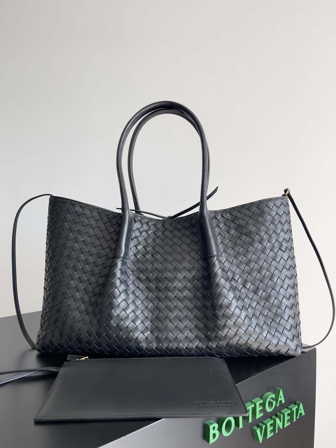 Bagsaaa B0tt*ga Ven*ta Pinacoteca Reversible tote 817166 black - 43cm