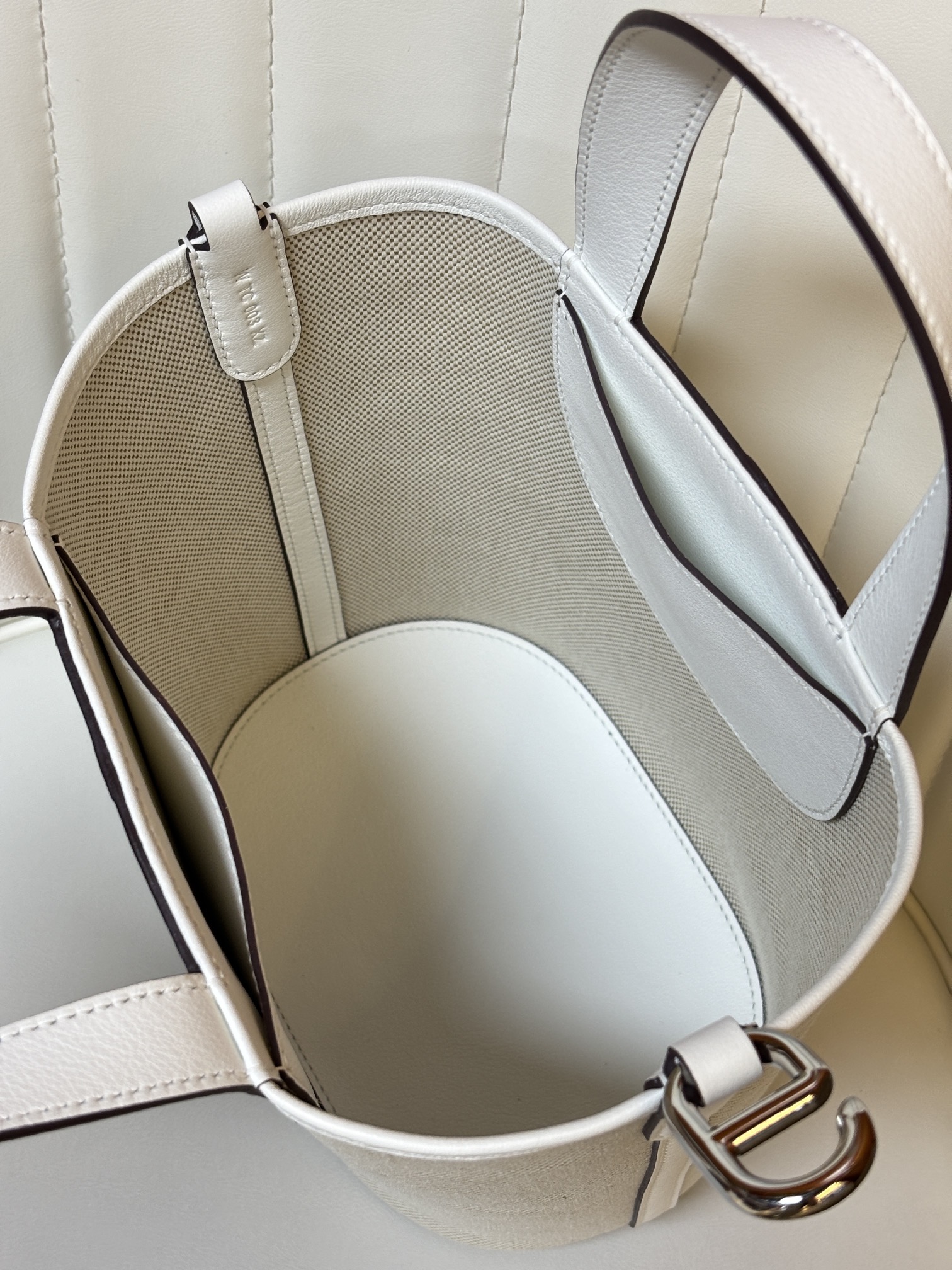 Bagsaaa H**me5 In-the-Loop 18 bag White/Beige - 18 x 19.5 x 12 cm