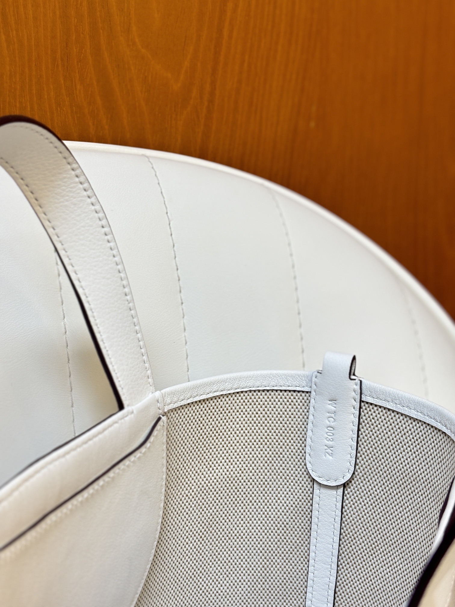 Bagsaaa H**me5 In-the-Loop 18 bag White/Beige - 18 x 19.5 x 12 cm