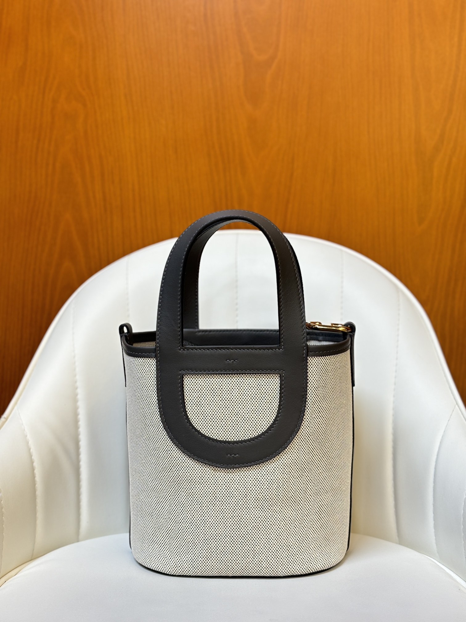 Bagsaaa H**me5 In-the-Loop 18 bag Black/Beige - 18 x 19.5 x 12 cm