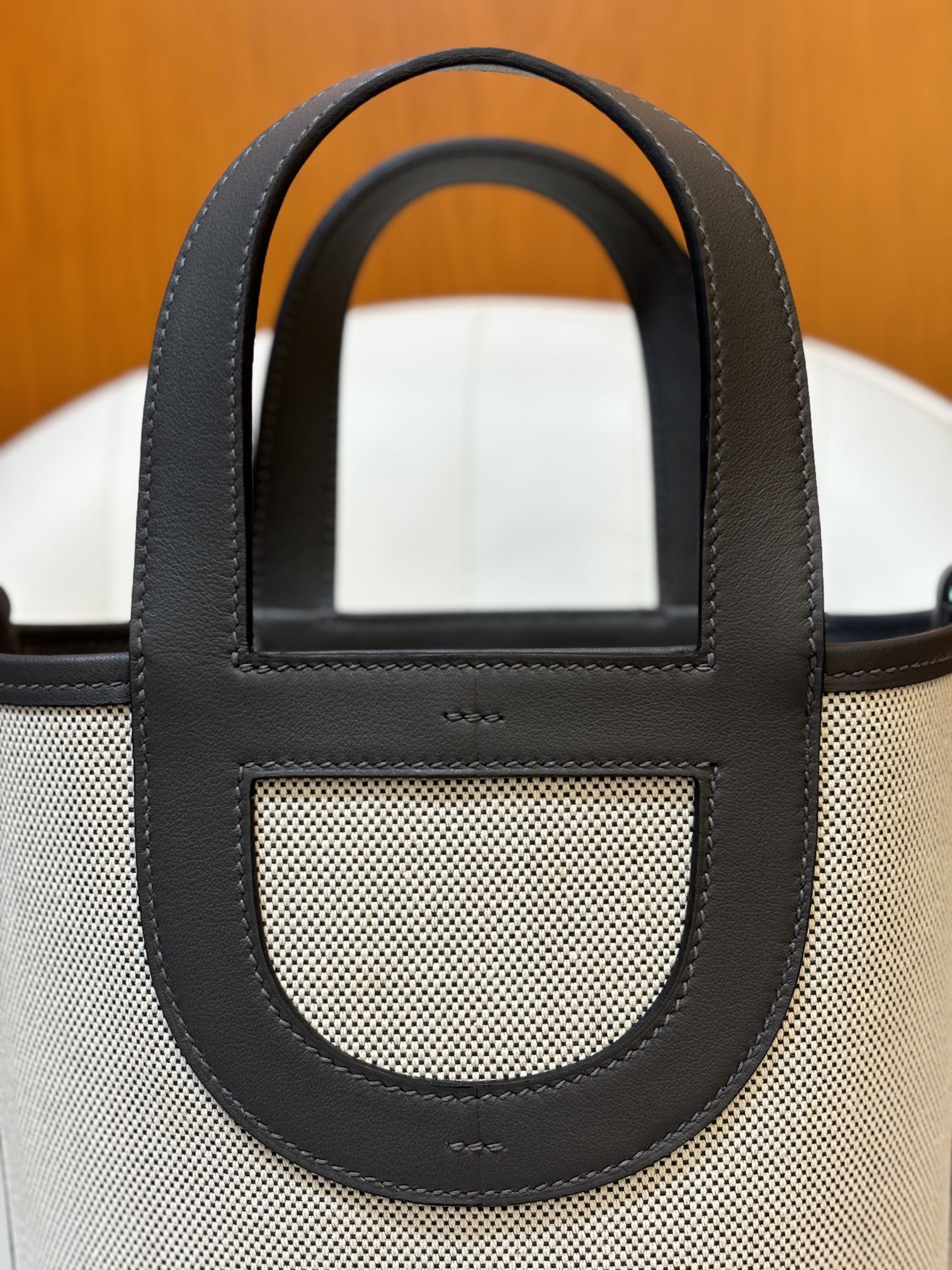 Bagsaaa H**me5 In-the-Loop 18 bag Black/Beige - 18 x 19.5 x 12 cm
