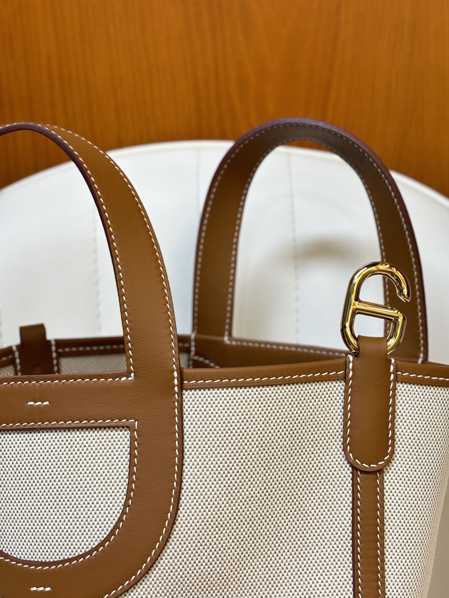 Bagsaaa H**me5 In-the-Loop 18 bag Brown/Beige - 18 x 19.5 x 12 cm