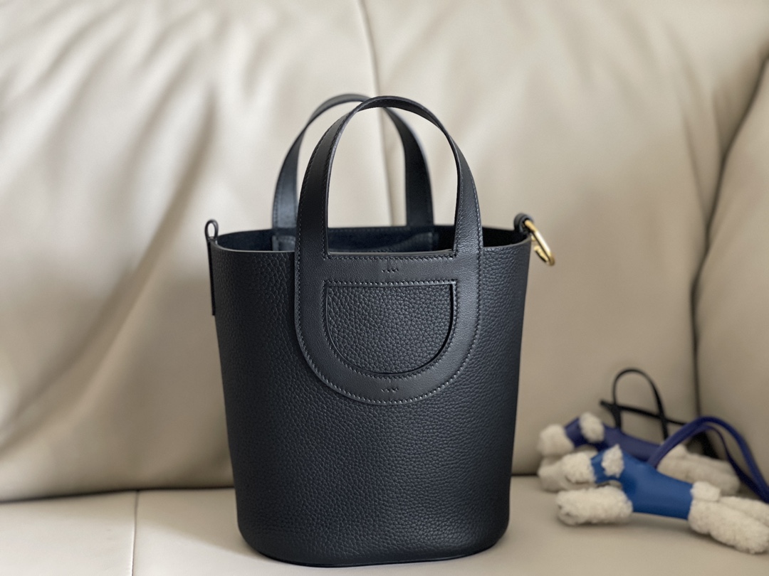 Bagsaaa H**me5 In-the-Loop 18 bag Black - 18 x 19.5 x 12 cm