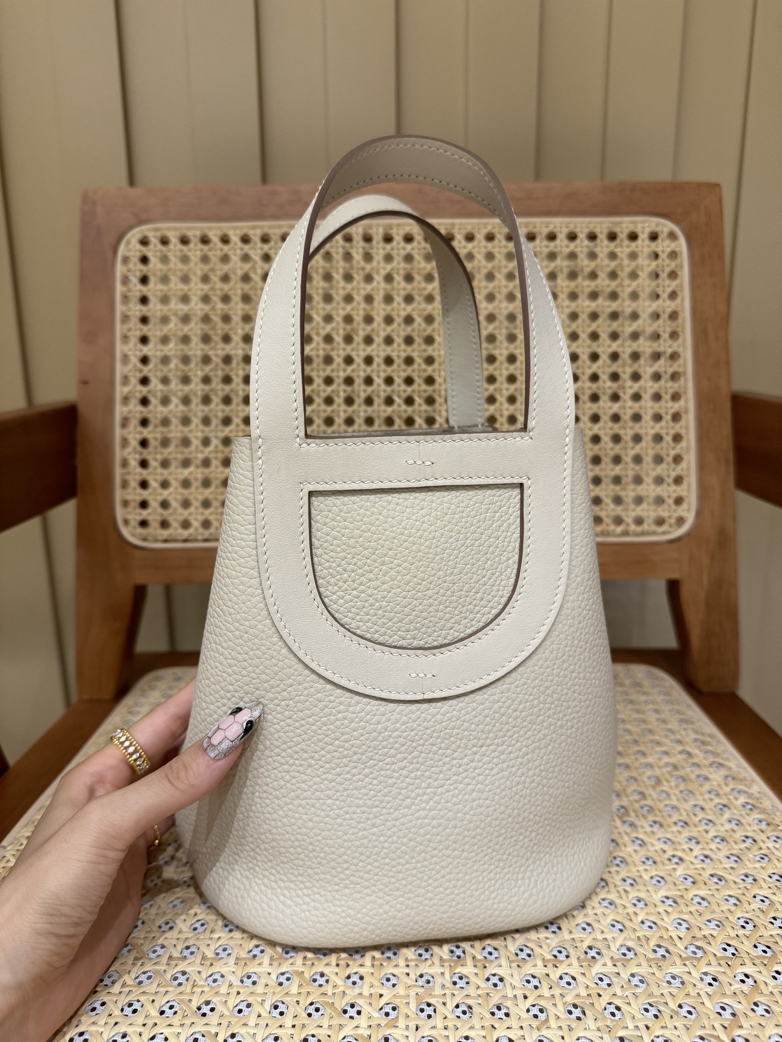 Bagsaaa H**me5 In-the-Loop 18 bag white - 18 x 19.5 x 12 cm