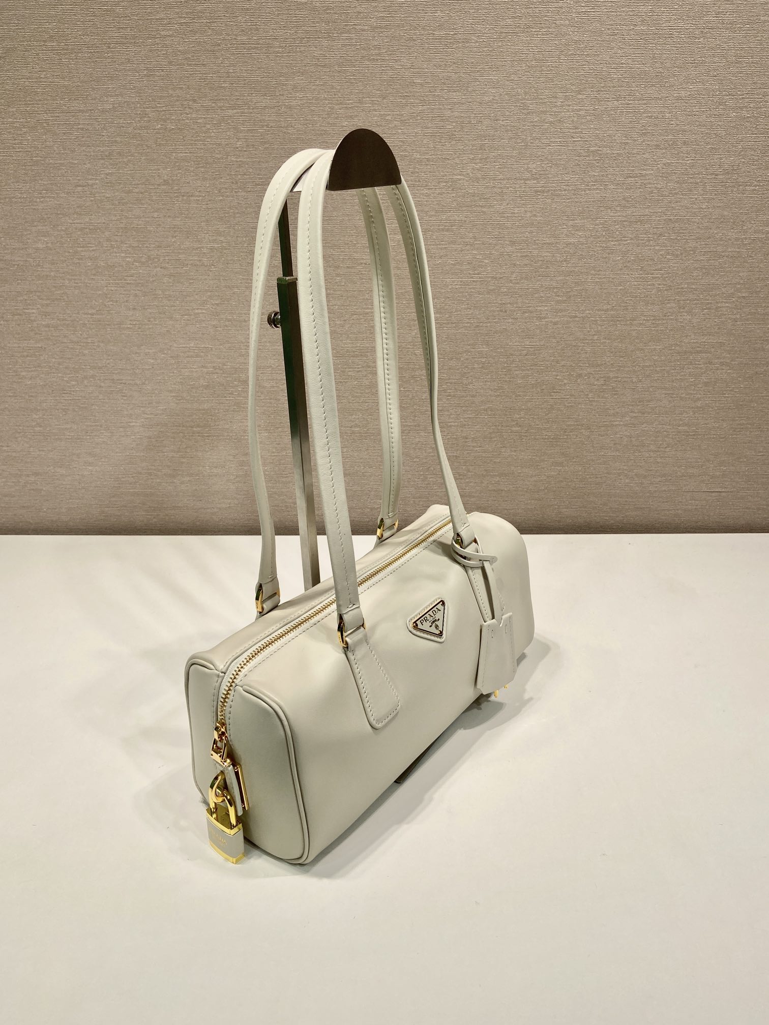 Bagsaaa Pra*a Medium leather top-handle bag with padlock 1BB127 white - 29cm