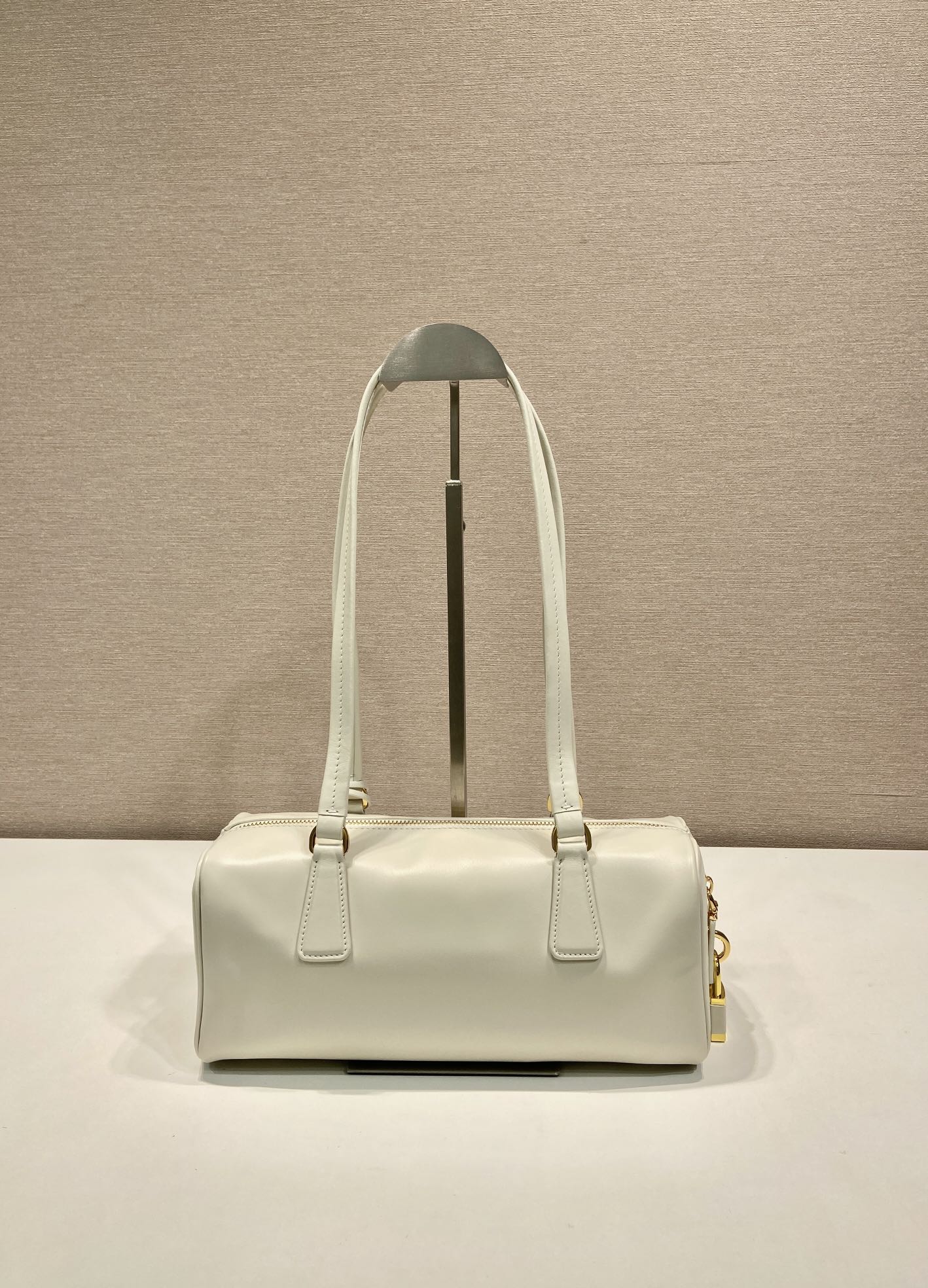 Bagsaaa Pra*a Medium leather top-handle bag with padlock 1BB127 white - 29cm