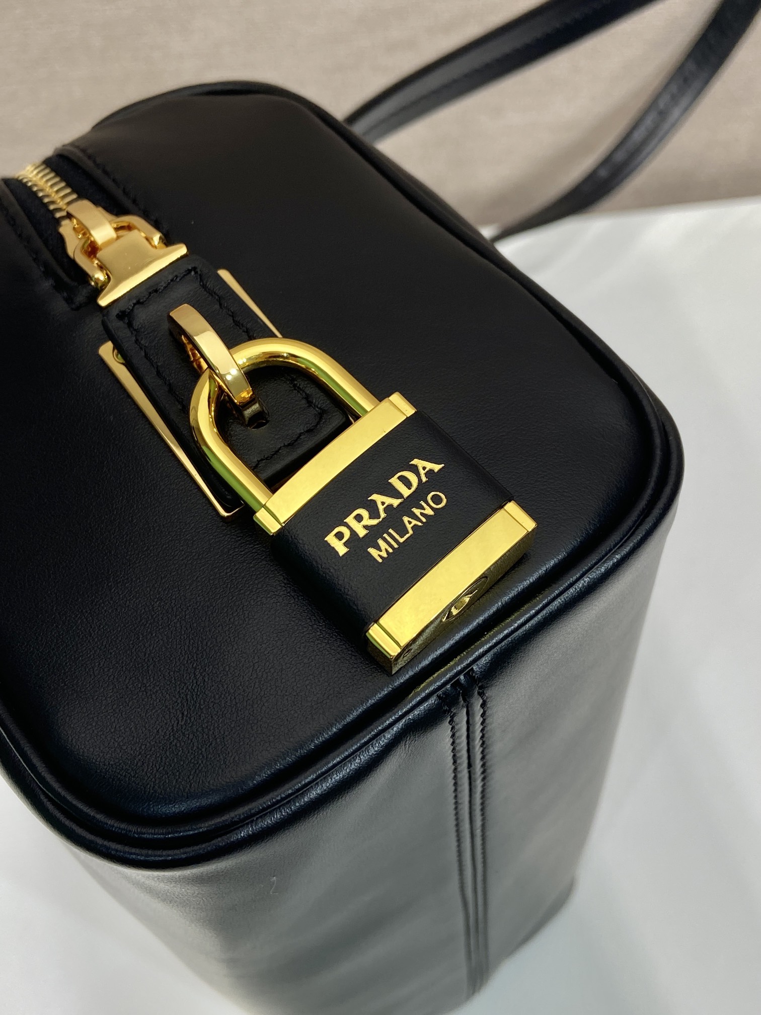Bagsaaa Pra*a Medium leather top-handle bag with padlock 1BB127 black - 29cm