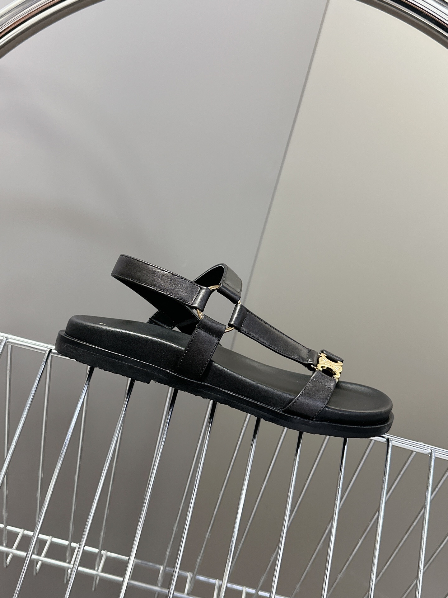 Bagsaaa Ce1i*e Maud Sandal With Triomphe In Calfskin Black