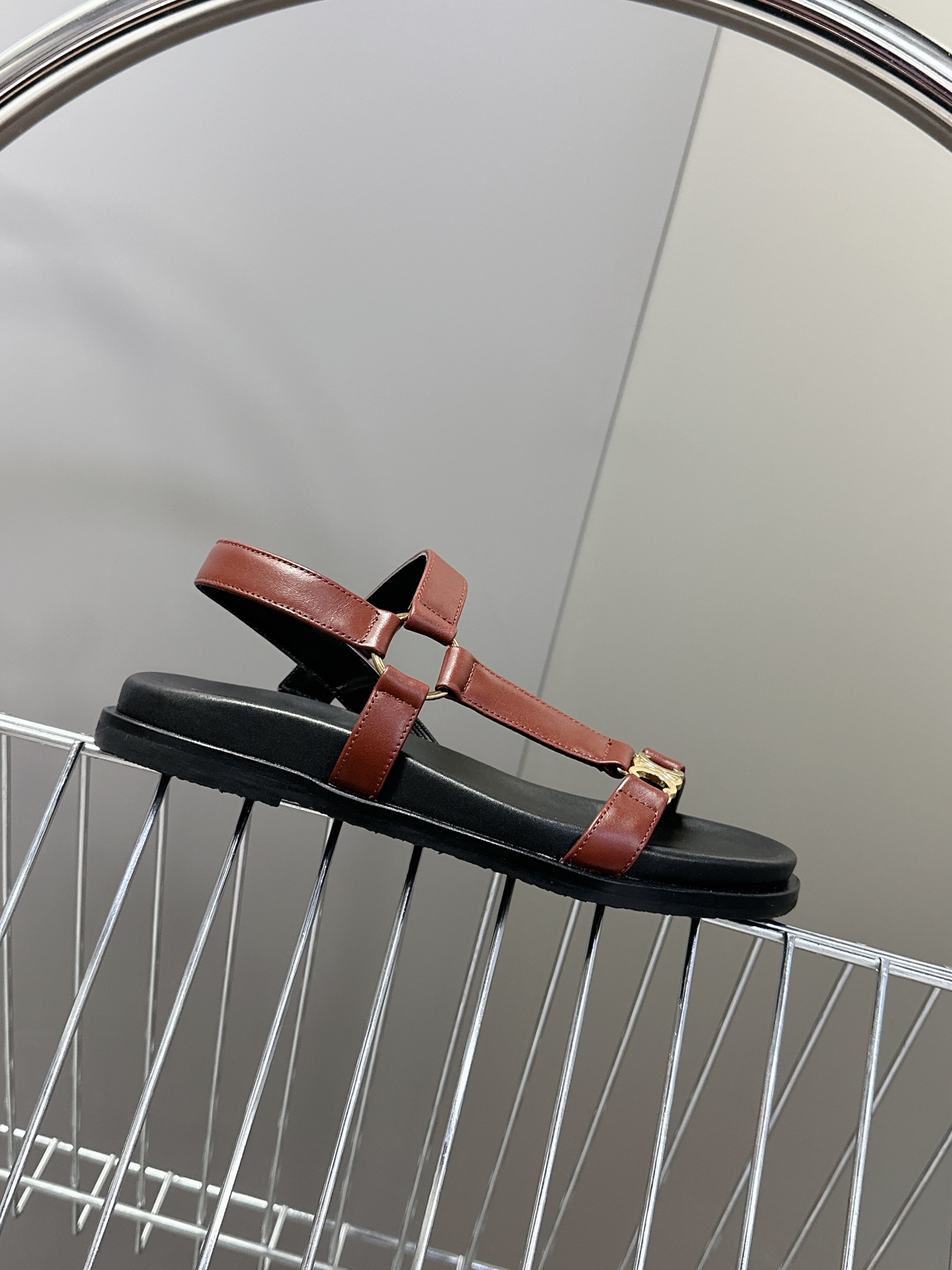 Bagsaaa Ce1i*e Maud Sandal With Triomphe In Calfskin Brown