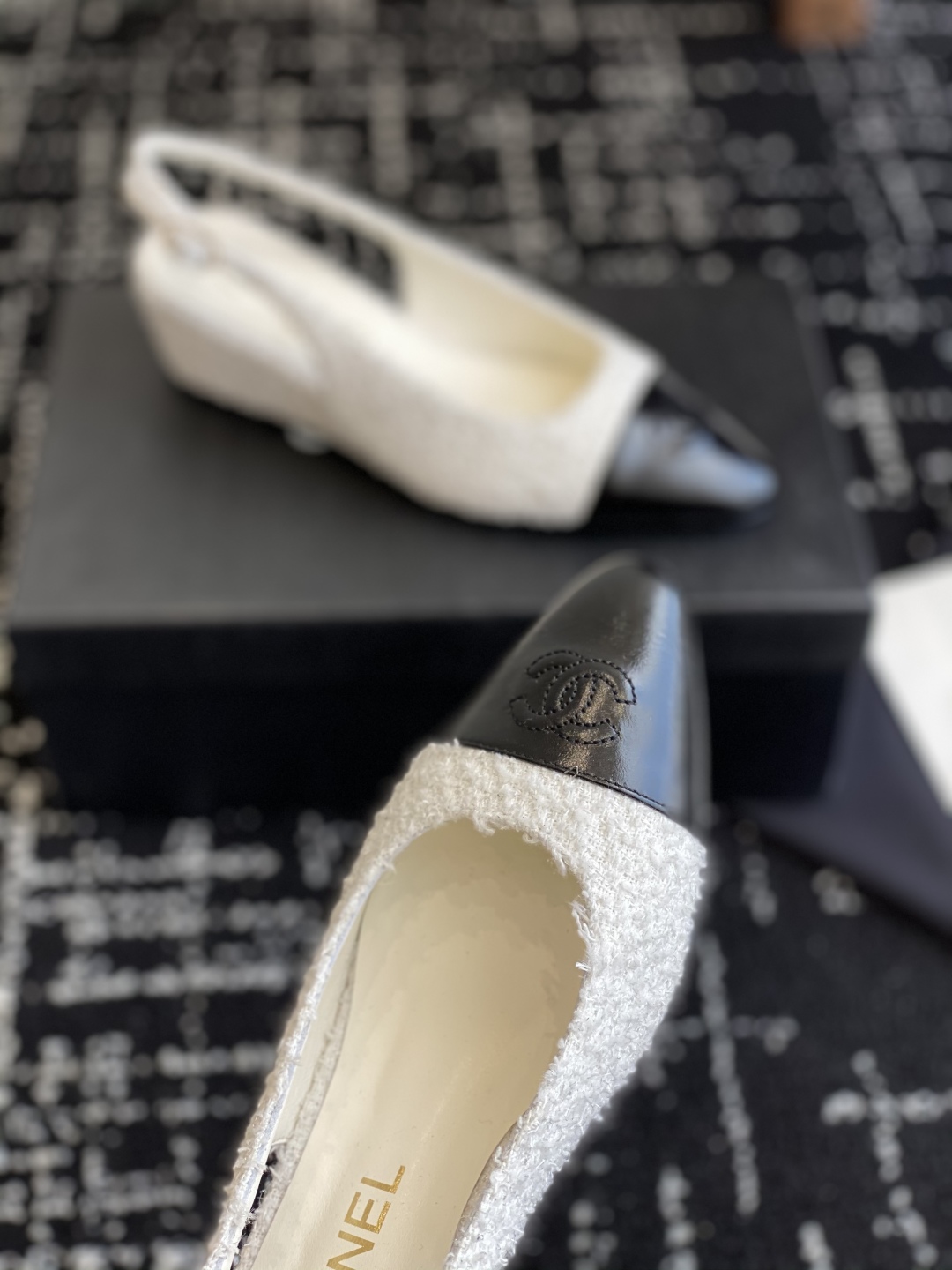 Bagsaaa Ch**el Slingbacks G46376 White Tweed