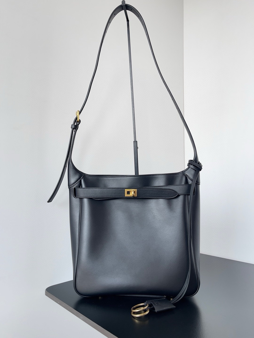 Bagsaaa Ba1en*iaga Bel Air Shoulder Bag Black - 26cm
