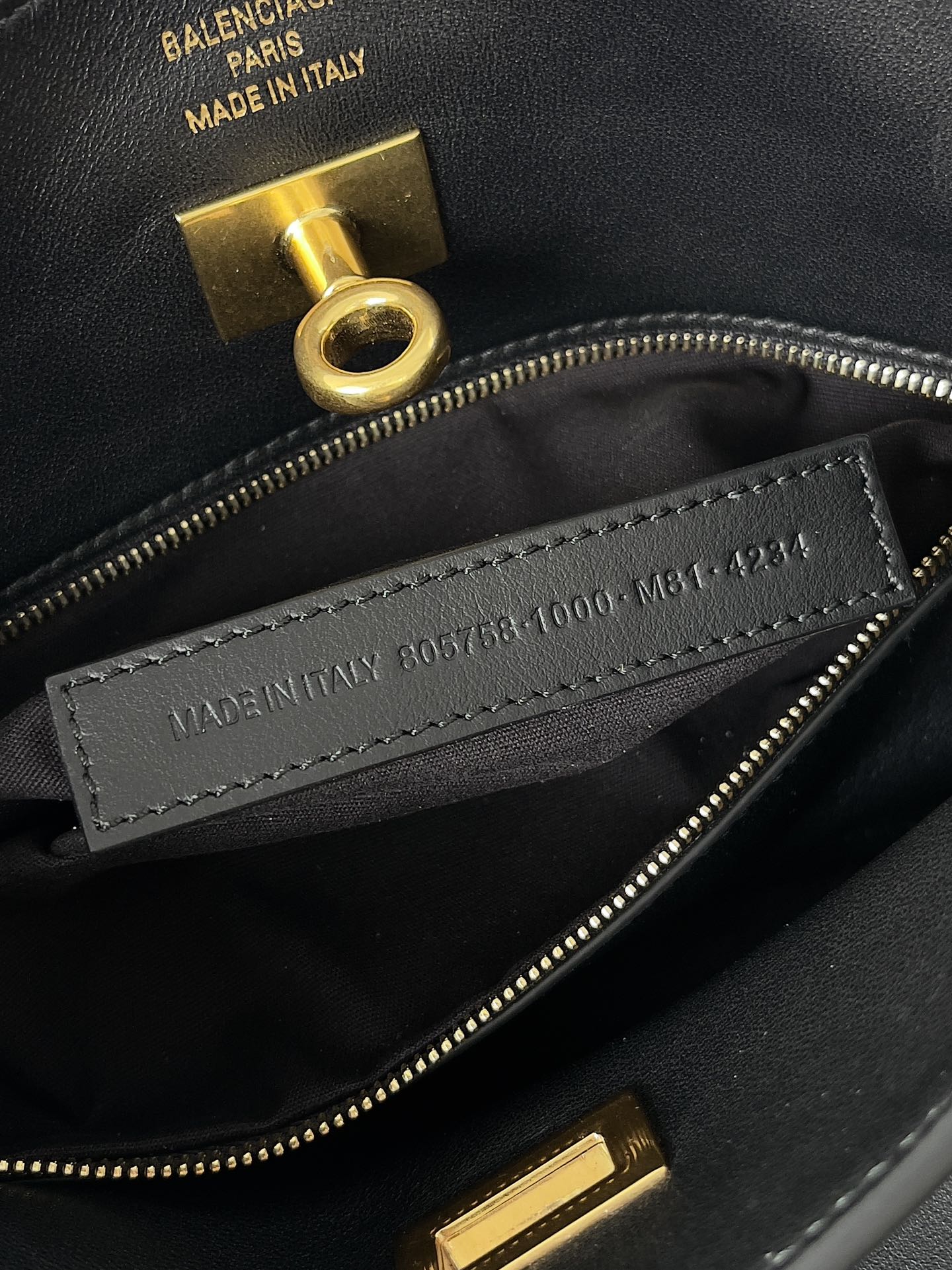 Bagsaaa Ba1en*iaga Bel Air Small Shoulder Bag in black & gold - 30cm
