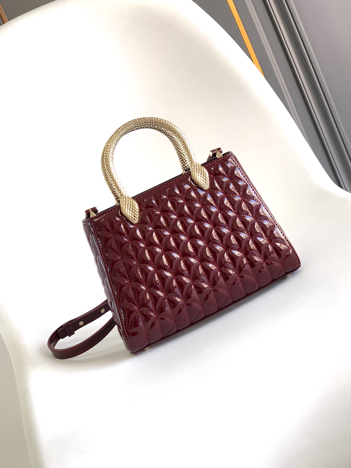 Bagsaaa Bv1g*ai Serpentine Duo Top Handle Dark Red - 21.5cm