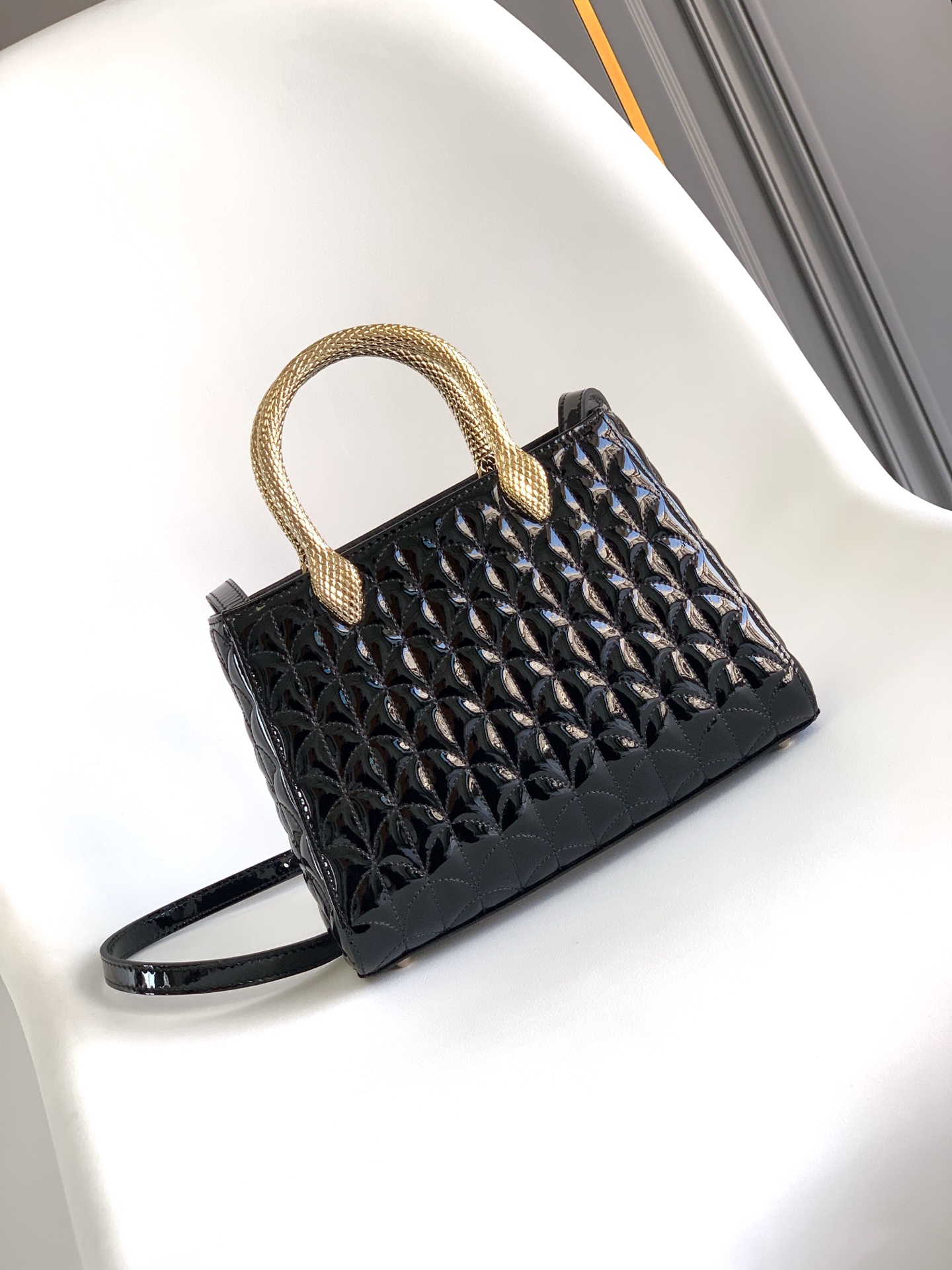Bagsaaa Bv1g*ai Serpentine Duo Top Handle Black - 21.5cm