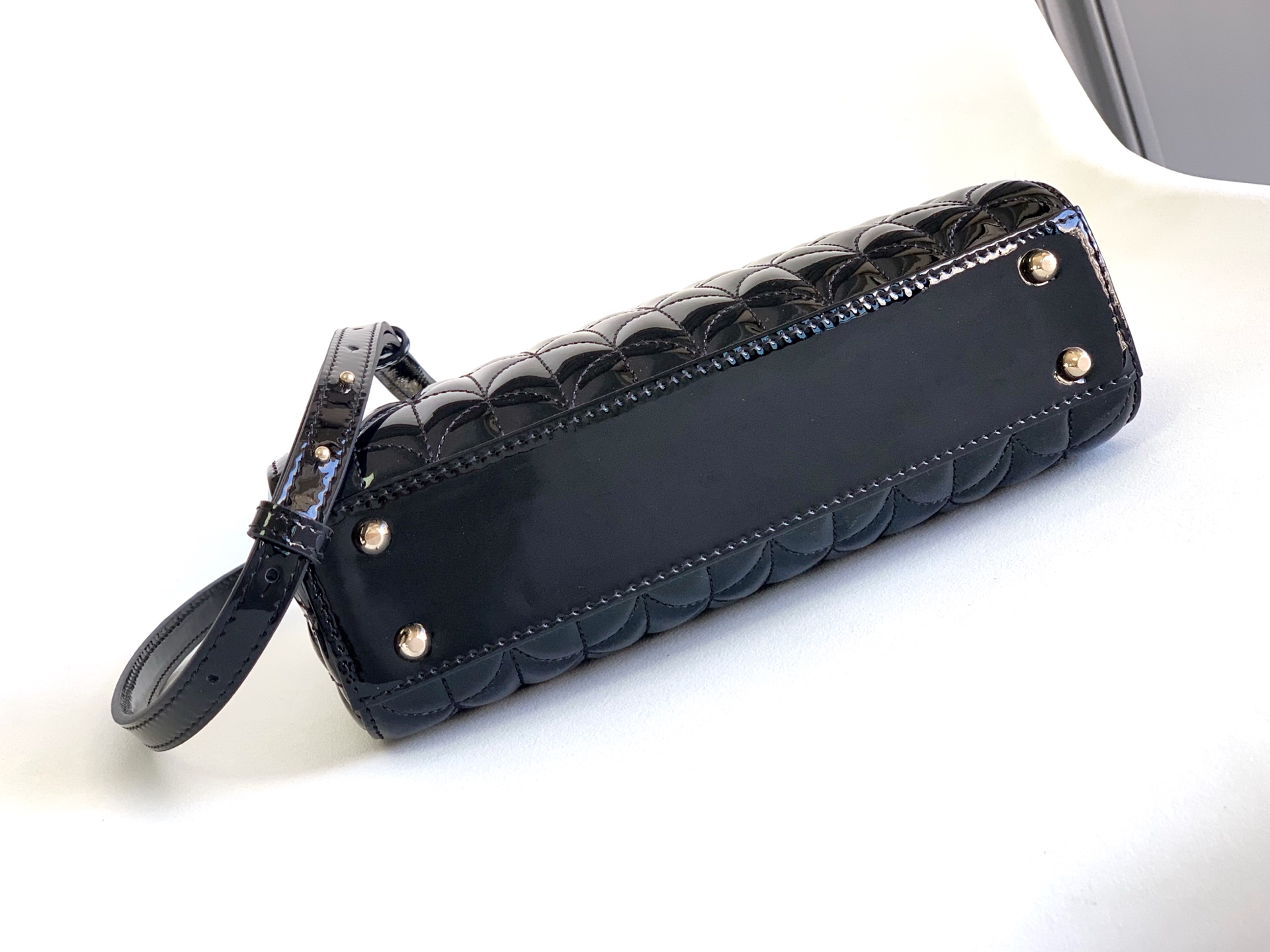 Bagsaaa Bv1g*ai Serpentine Duo Top Handle Black - 21.5cm