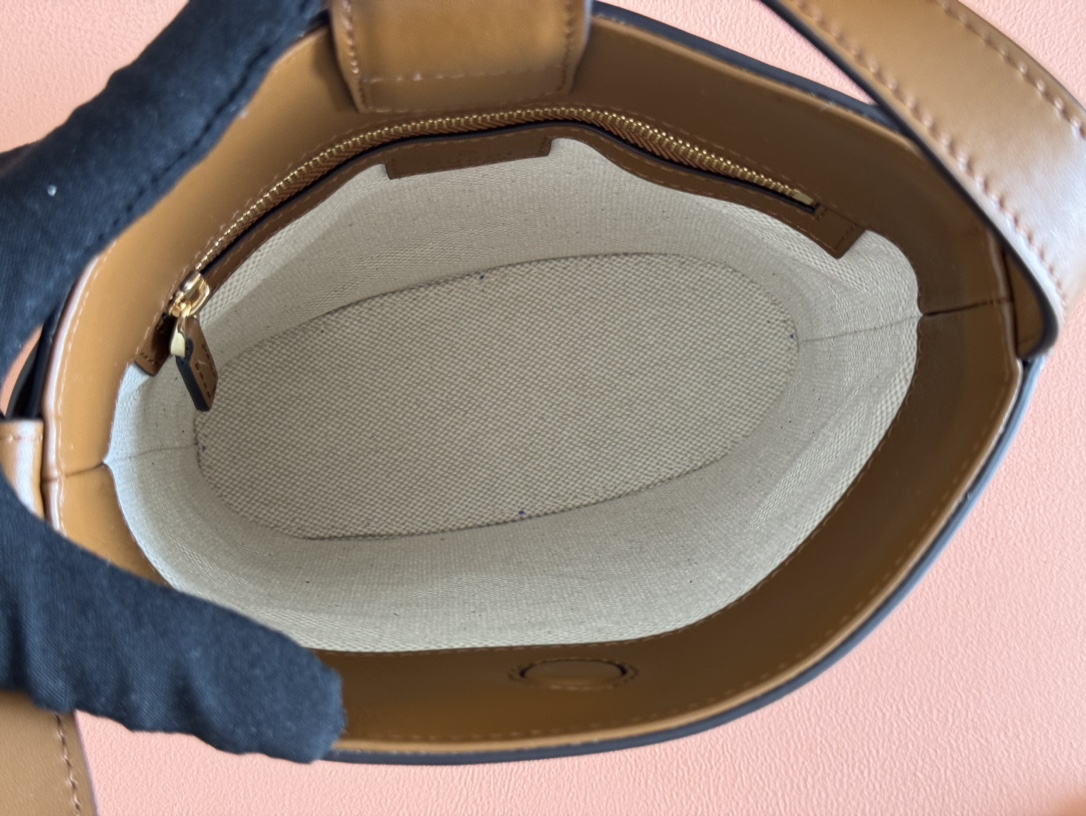 Bagsaaa Gvc*1 73 mini bucket bag 833665 Brown - 20cm