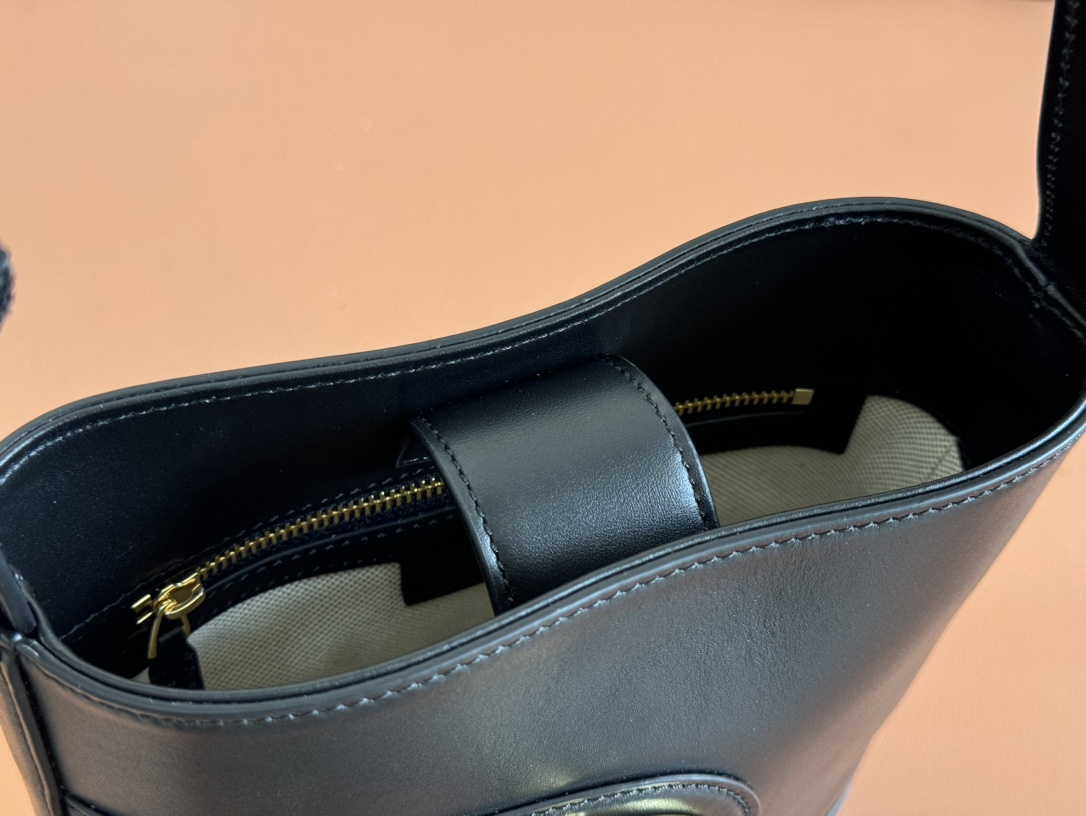 Bagsaaa Gvc*1 73 mini bucket bag 833665 black - 20cm