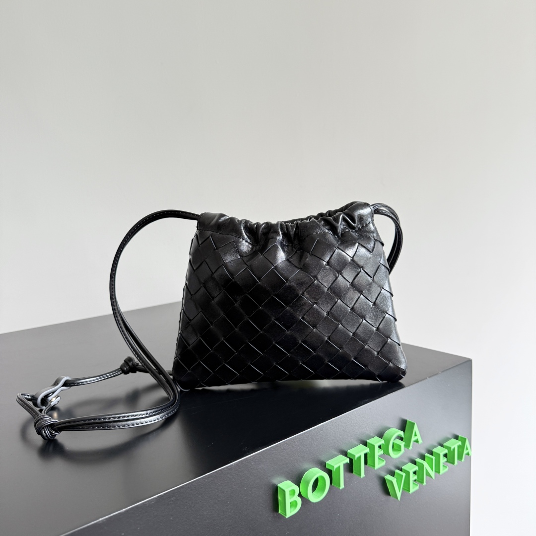 Bagsaaa B0tt*ga Ven*ta Small Dustbag 816987 Black - 21cm
