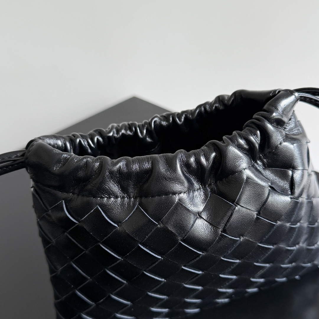 Bagsaaa B0tt*ga Ven*ta Small Dustbag 816987 Black - 21cm