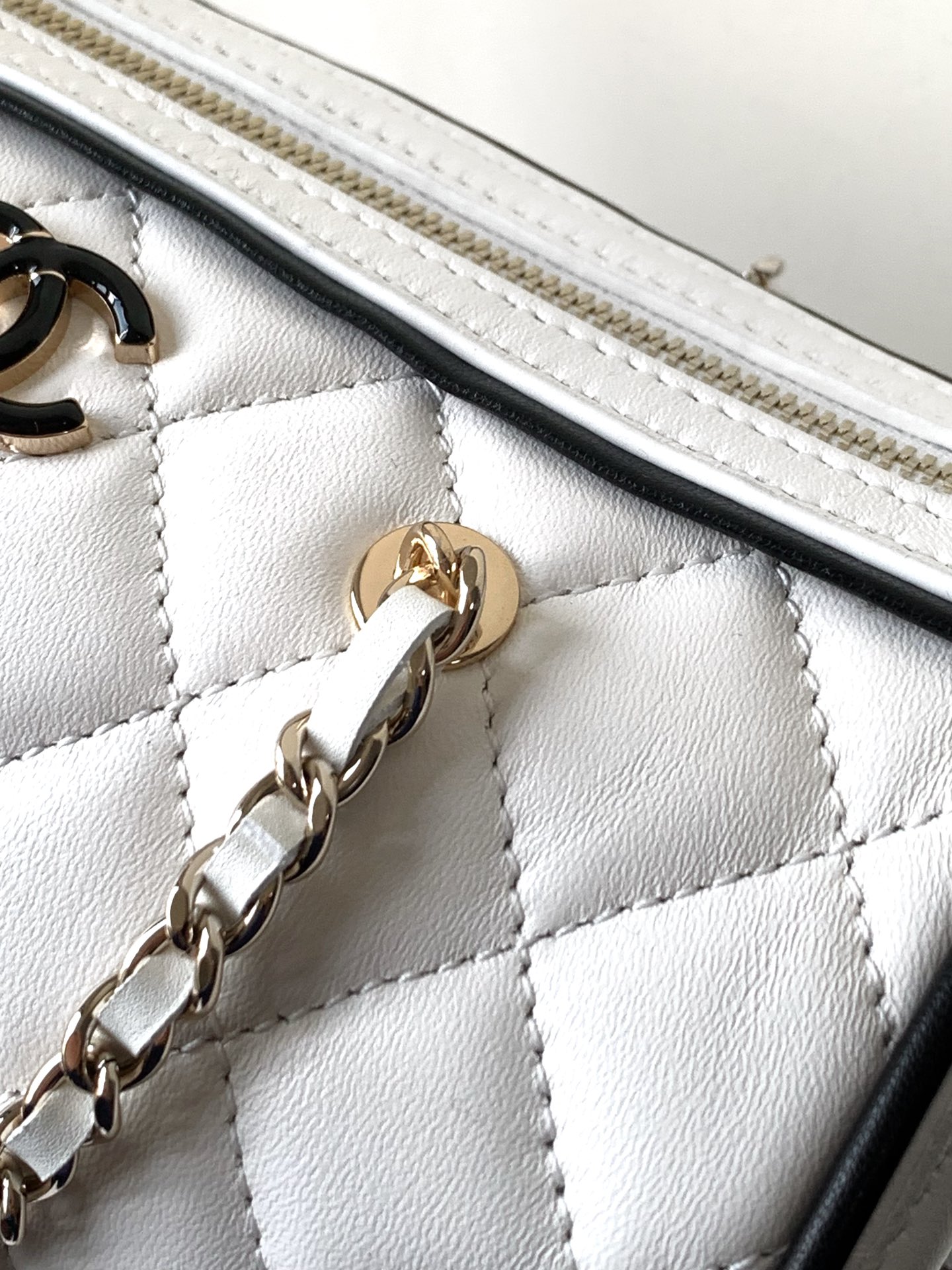 Bagsaaa Ch**el Clutch With Chain White & Black AP4515 - 18.5cm