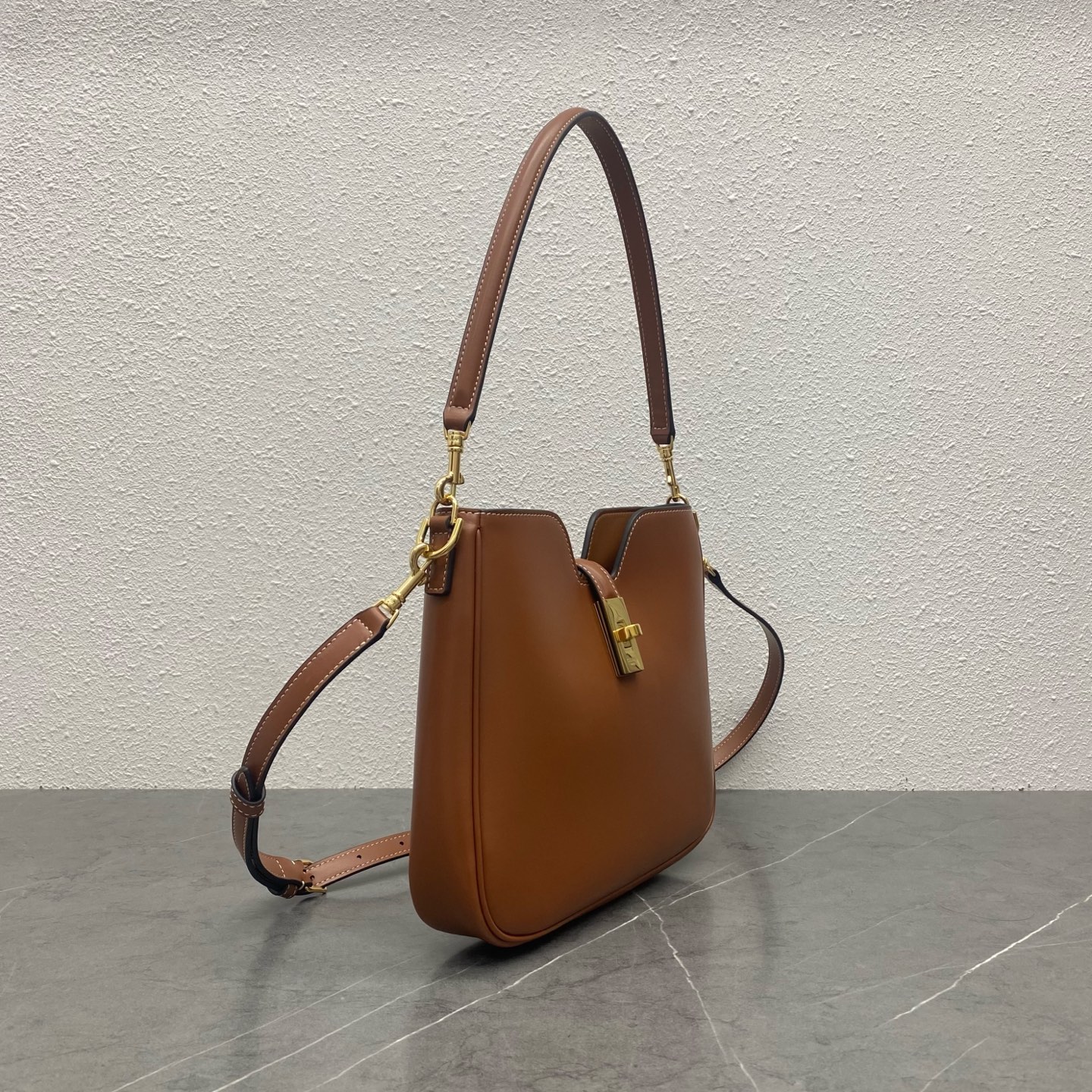 Bagsaaa Ce1i*e Small Camille 16 Soft Bag In Smooth Calfskin Brown - 24.5cm