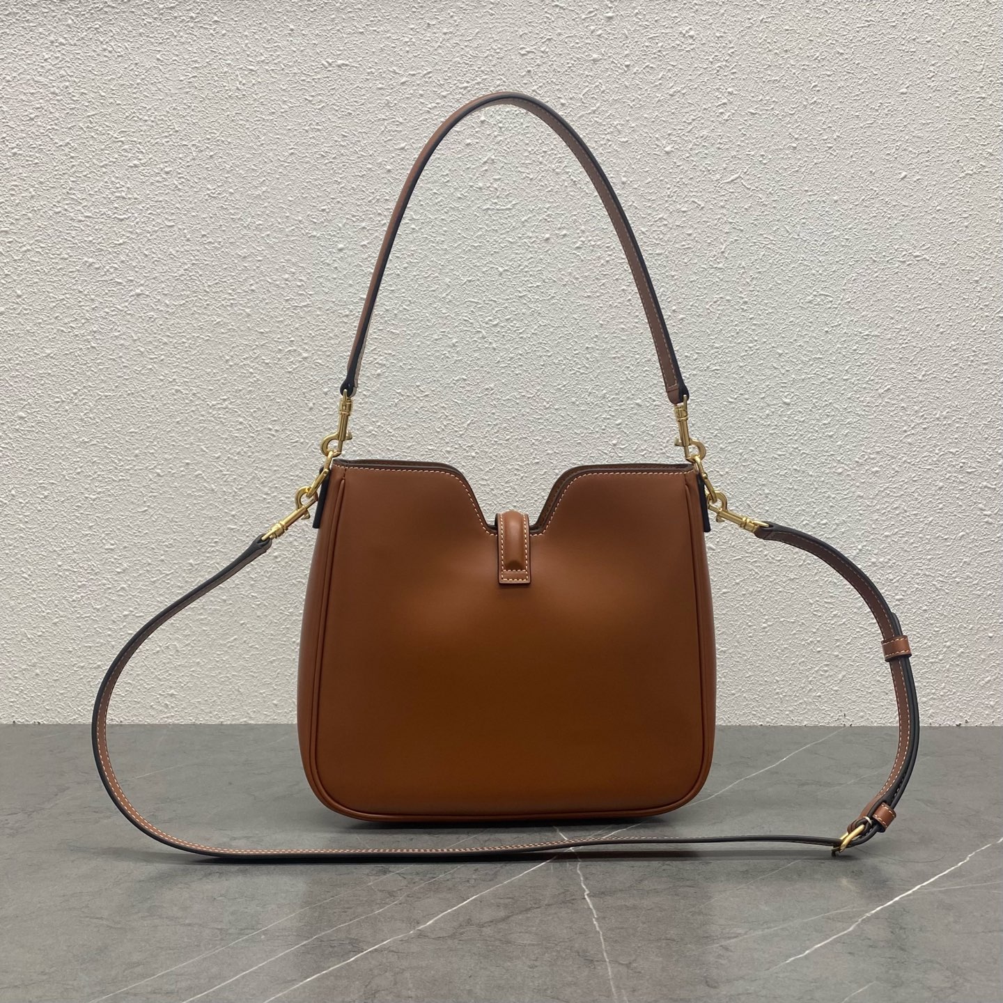 Bagsaaa Ce1i*e Small Camille 16 Soft Bag In Smooth Calfskin Brown - 24.5cm