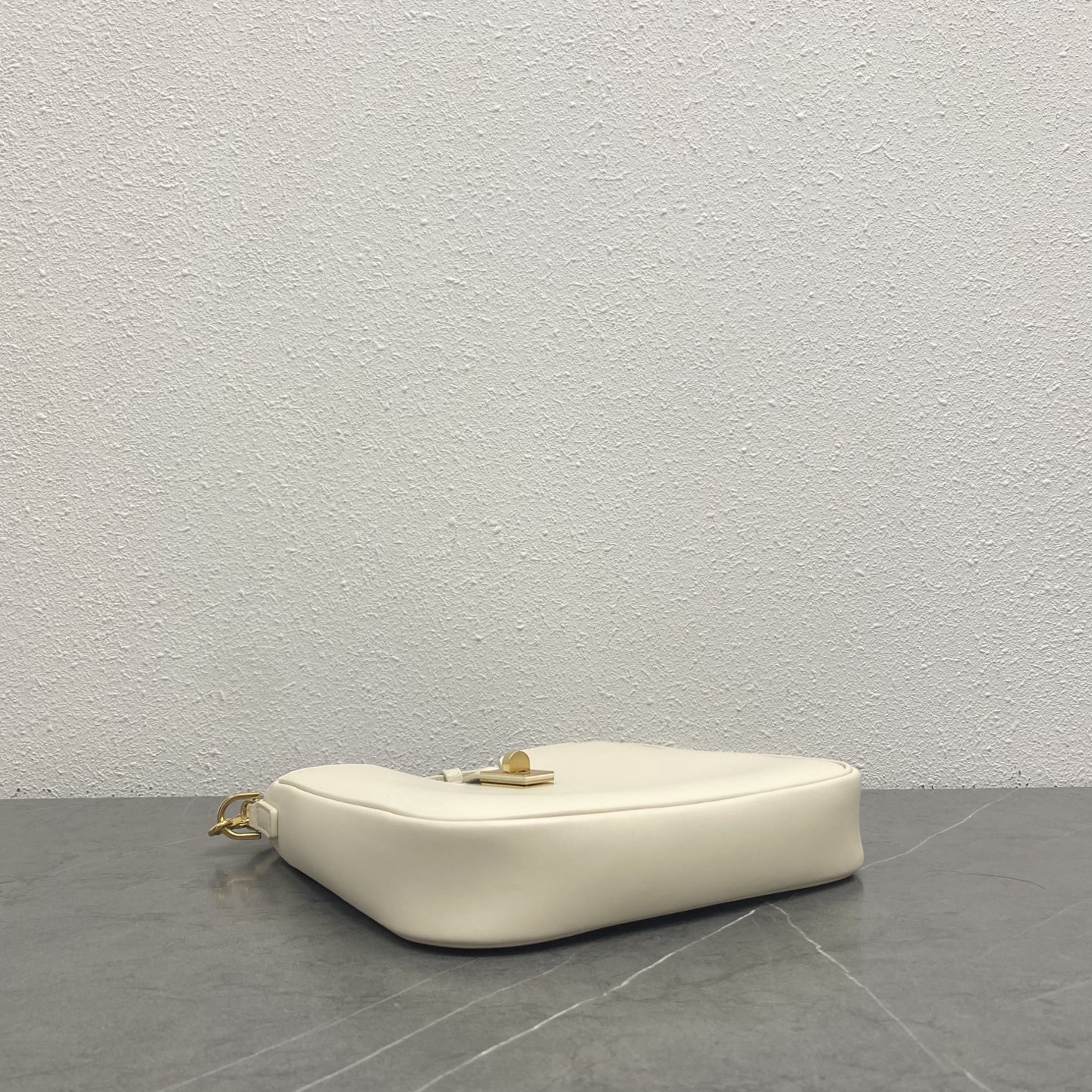 Bagsaaa Ce1i*e Small Camille 16 Soft Bag In Smooth Calfskin White - 24.5cm