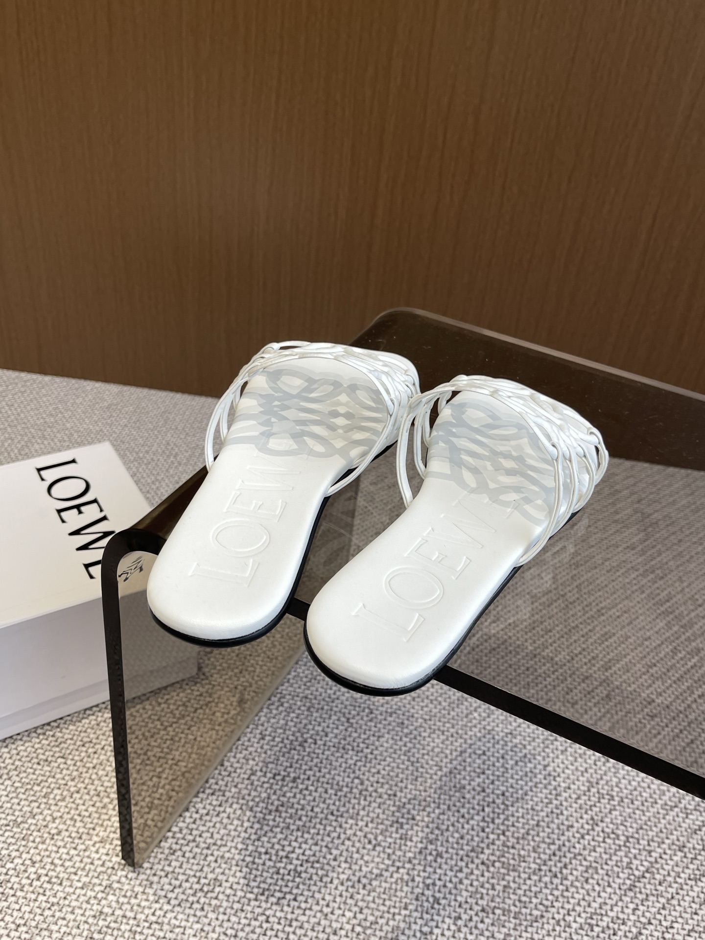 Bagsaaa L0ew* Petal Anagram slide in soft calfskin white