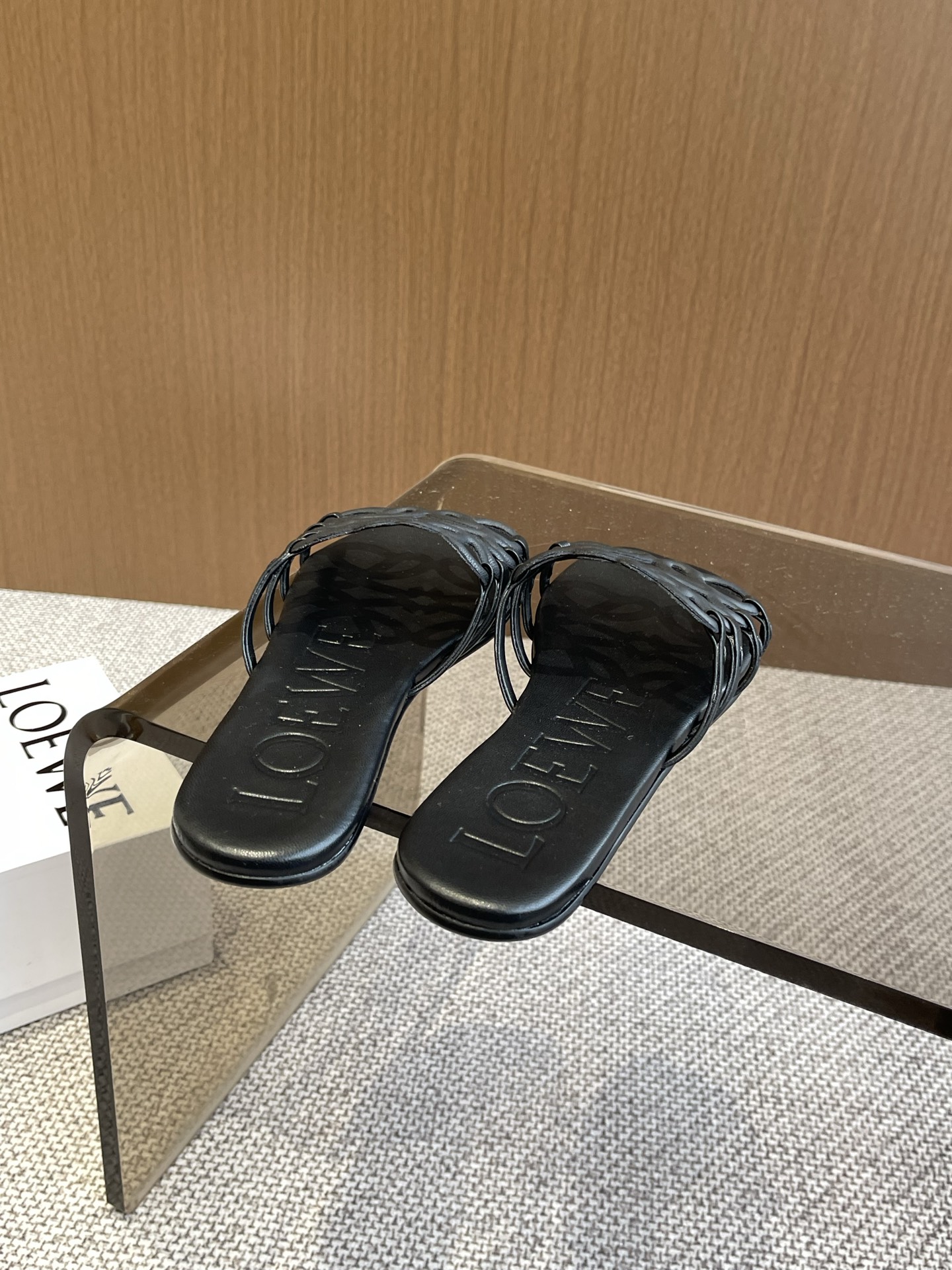 Bagsaaa L0ew* Petal Anagram slide in soft calfskin black