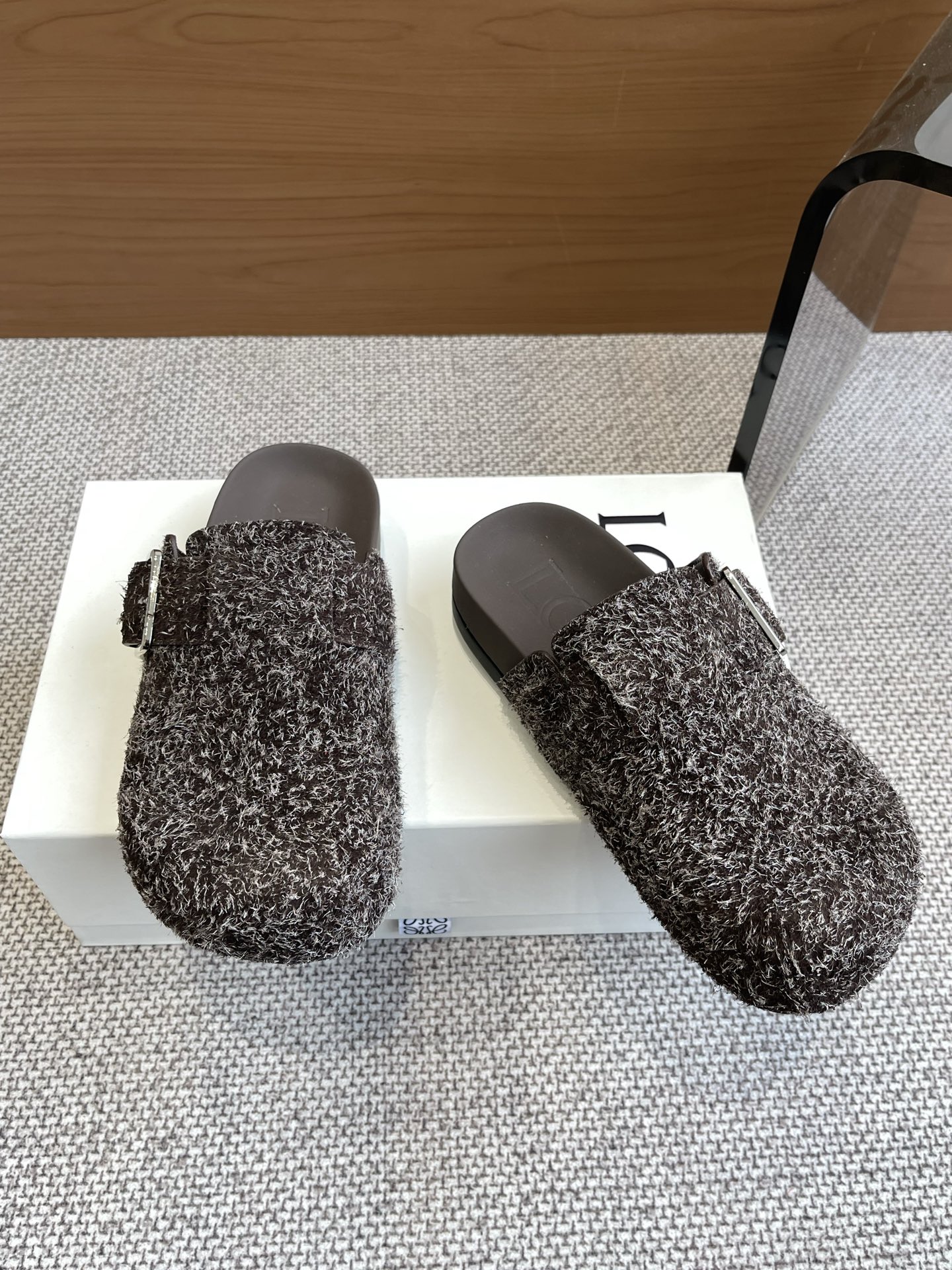 Bagsaaa L0ew* Ease Buckle mule in brushed suede dark brown