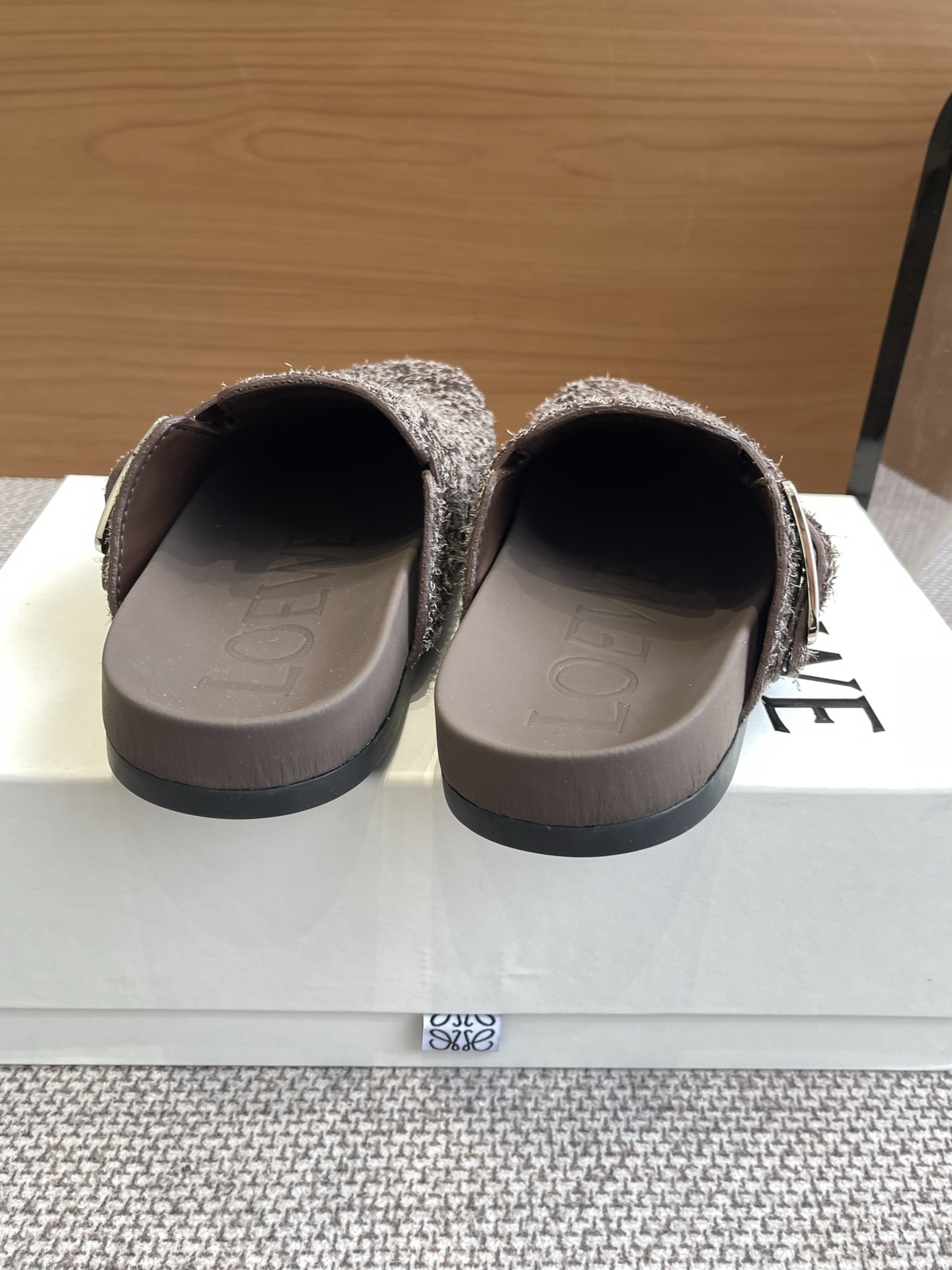 Bagsaaa L0ew* Ease Buckle mule in brushed suede dark brown