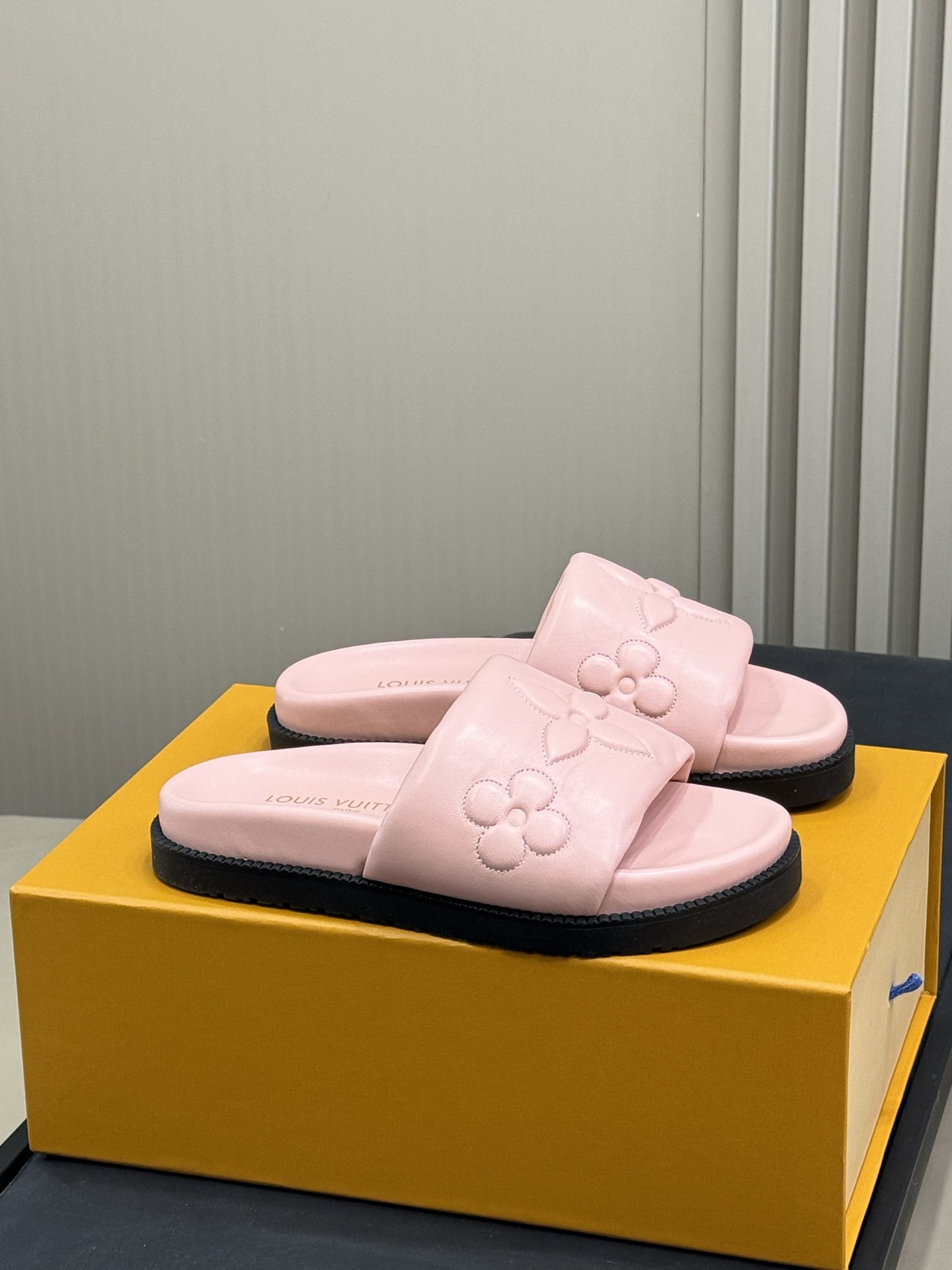 Bagsaaa LV Shore Flat Comfort Mule Pink