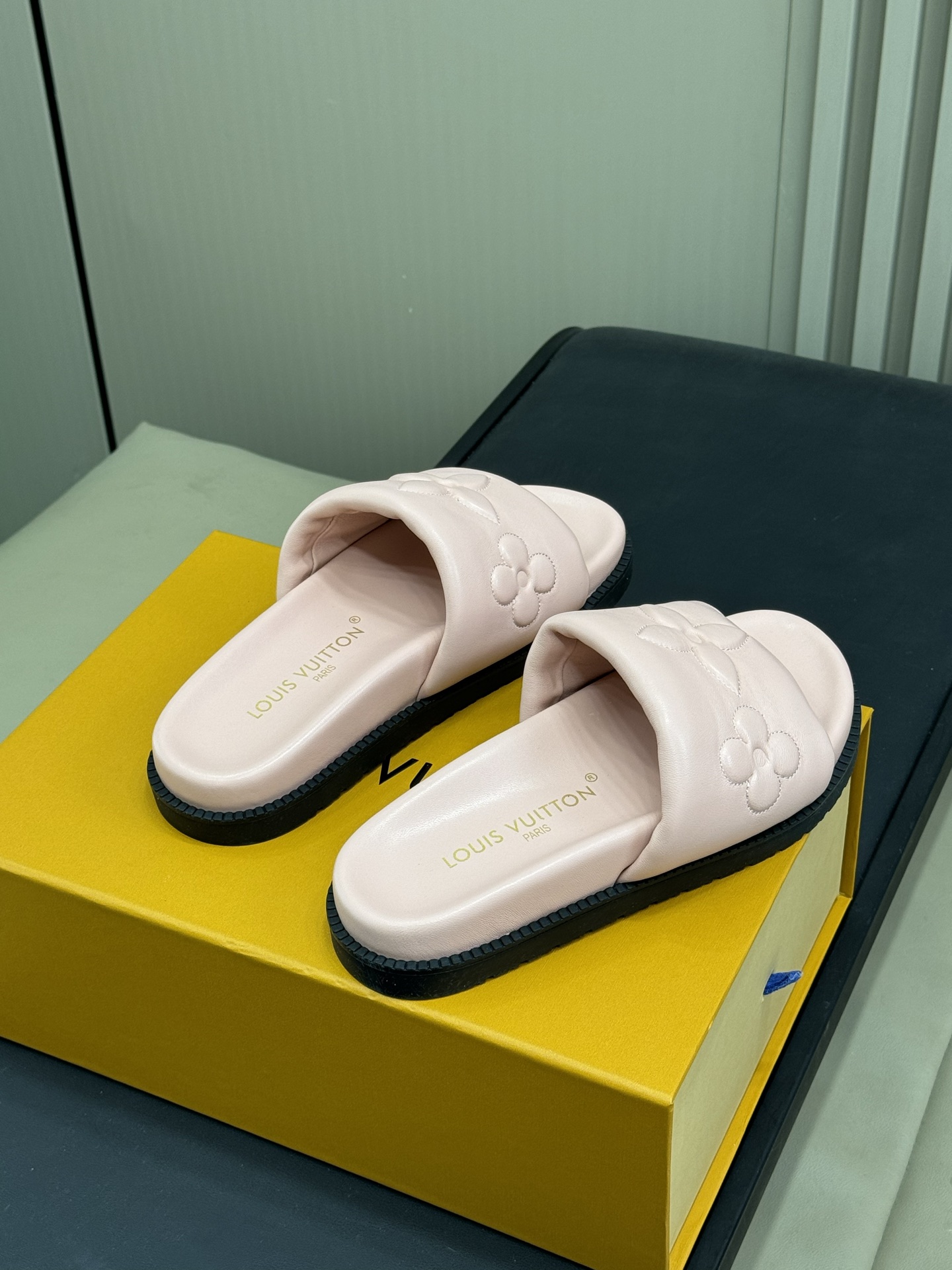 Bagsaaa LV Shore Flat Comfort Mule Pink