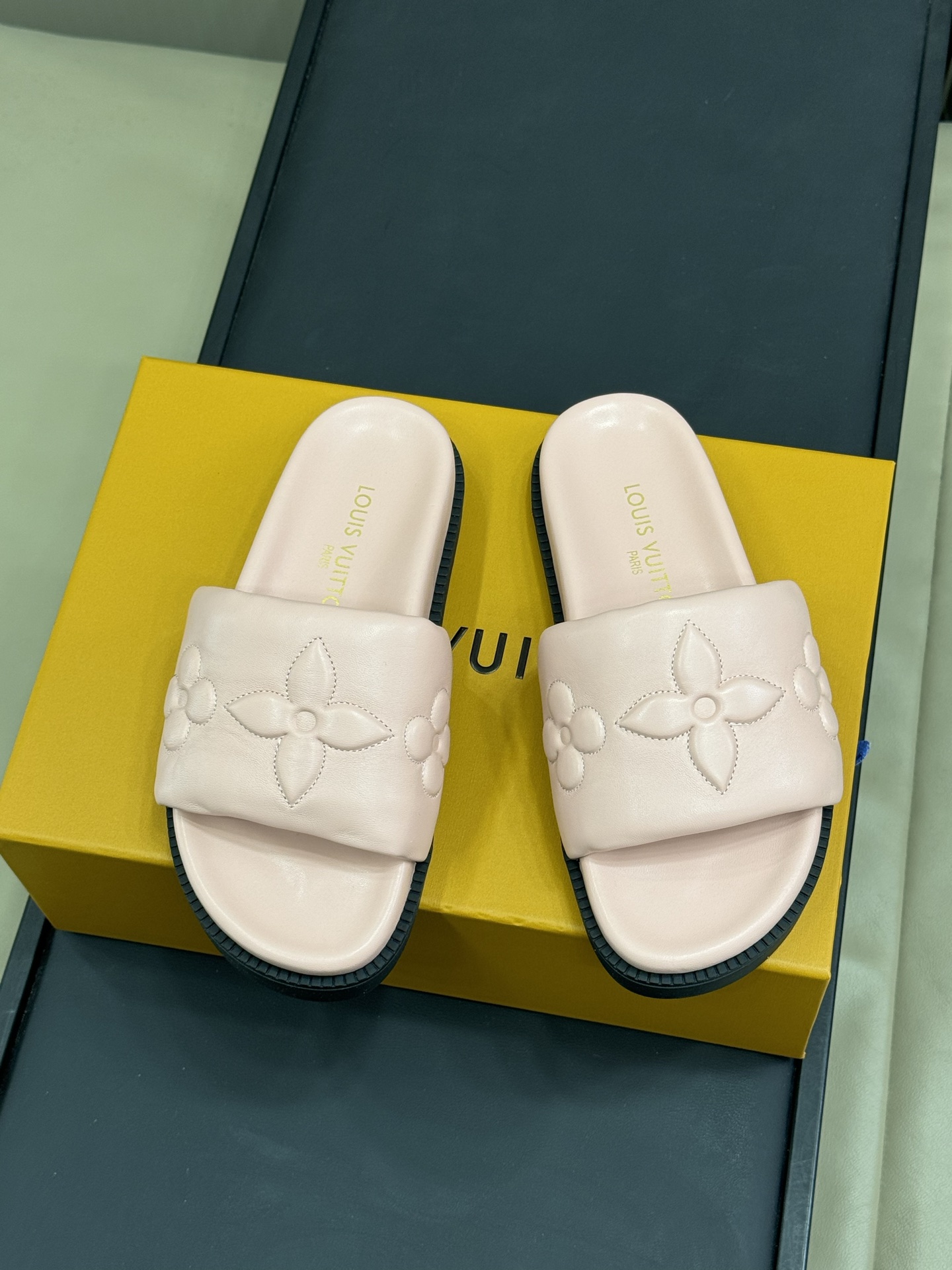 Bagsaaa LV Shore Flat Comfort Mule Pink