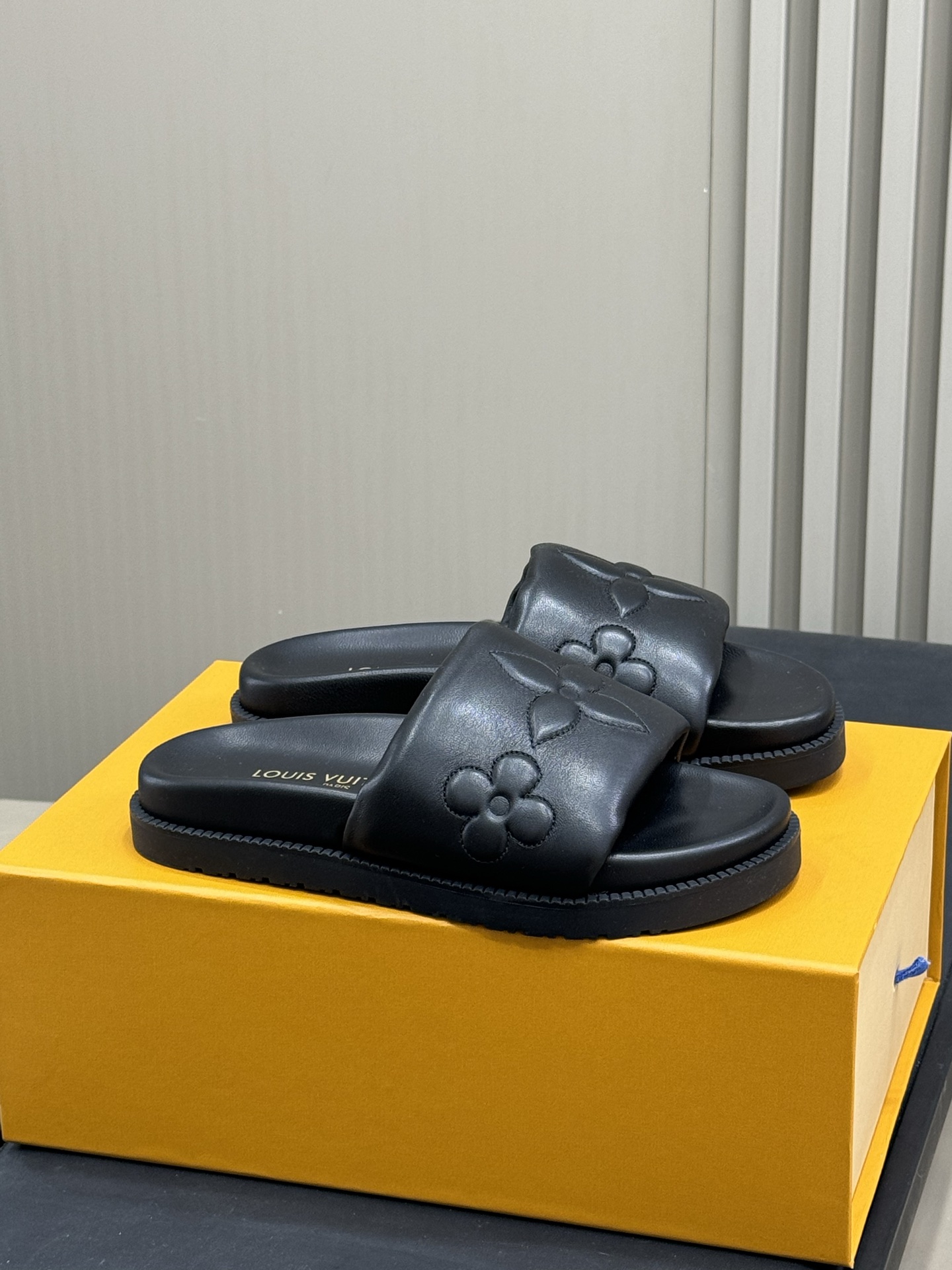 Bagsaaa LV Shore Flat Comfort Mule Black