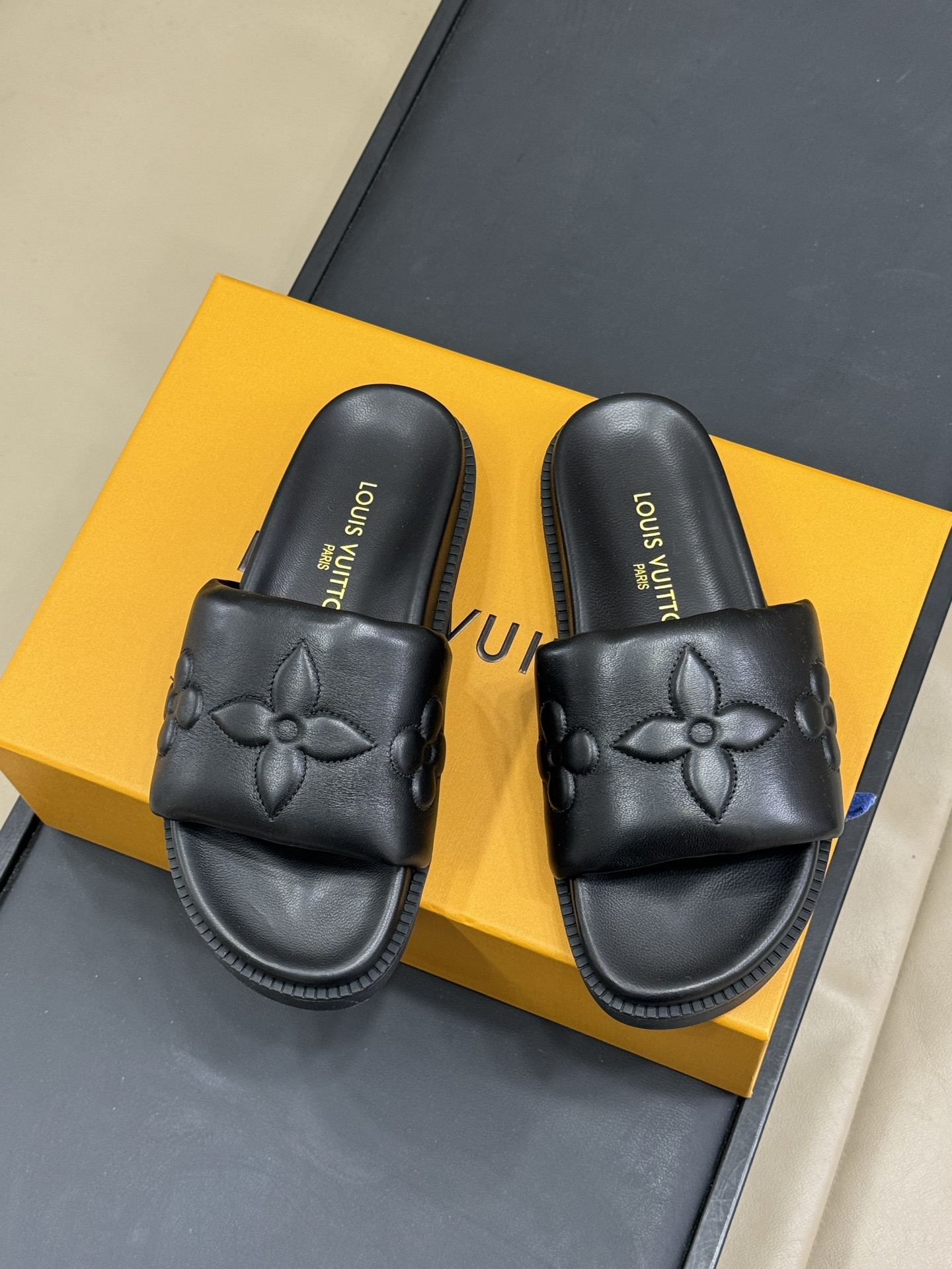 Bagsaaa LV Shore Flat Comfort Mule Black