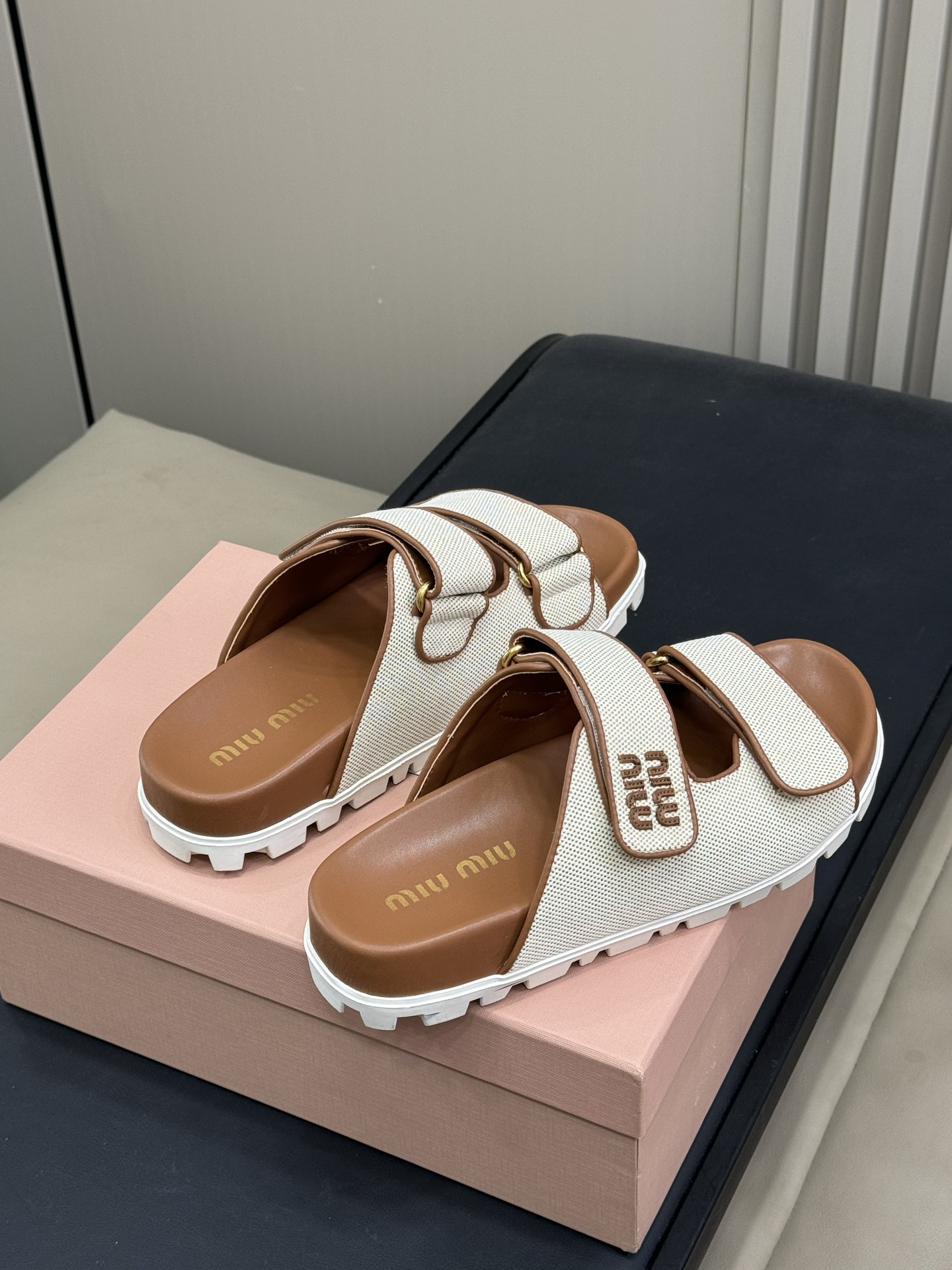 Bagsaaa Miu Miu Canvas slides Beige/Brandy