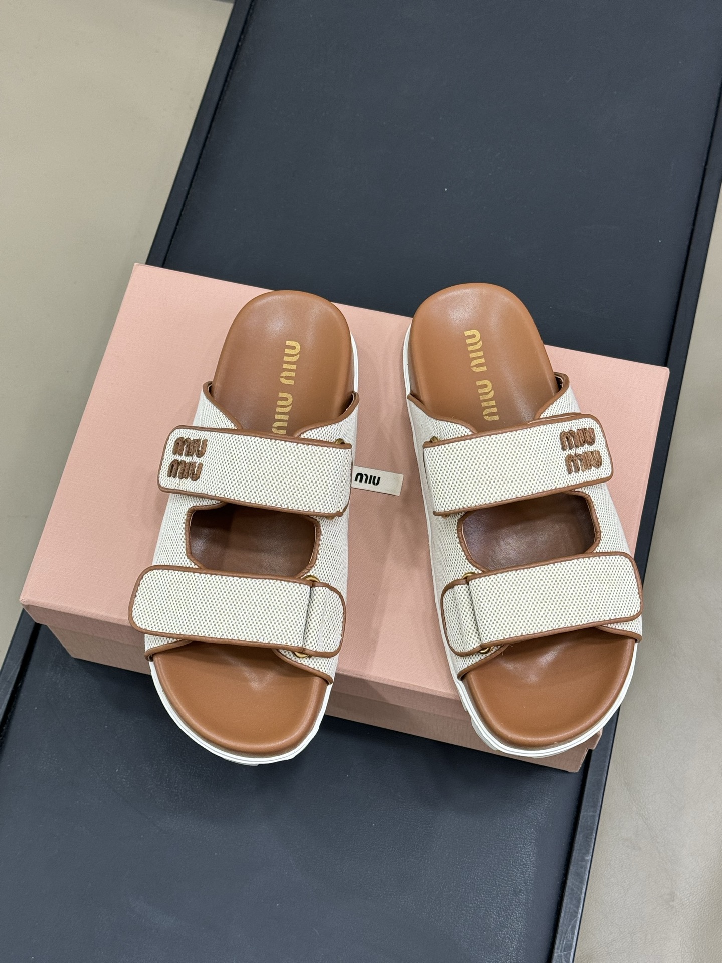 Bagsaaa Miu Miu Canvas slides Beige/Brandy