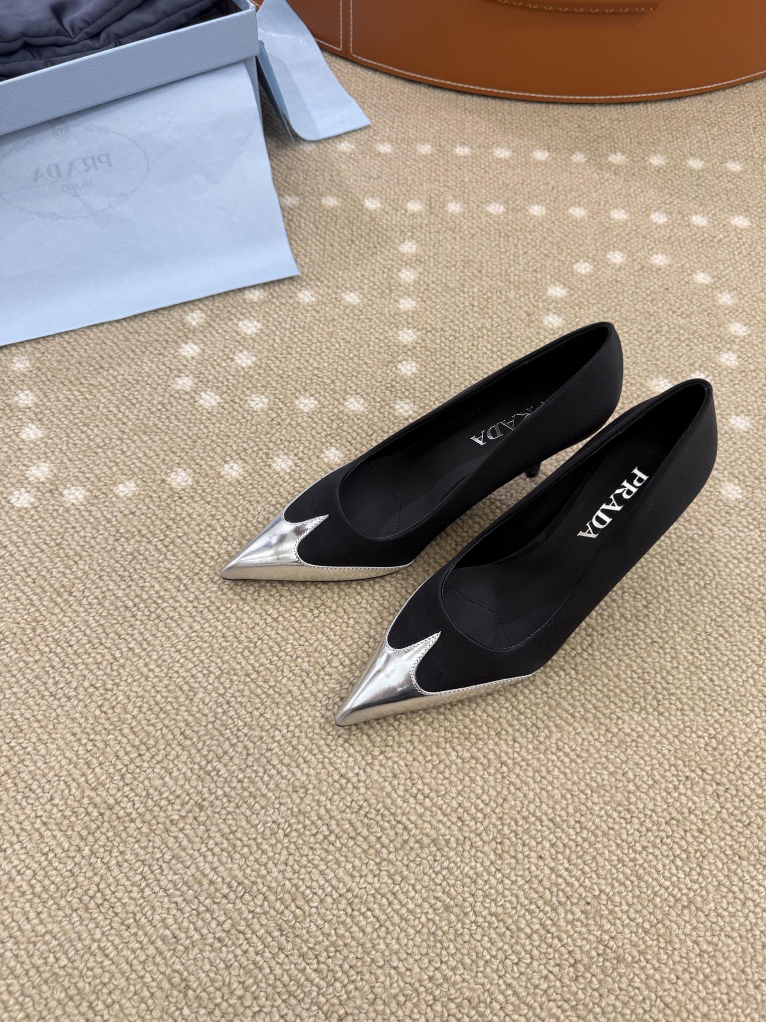 Bagsaaa Pra*a Satin and metallic leather pumps black 8.5cm